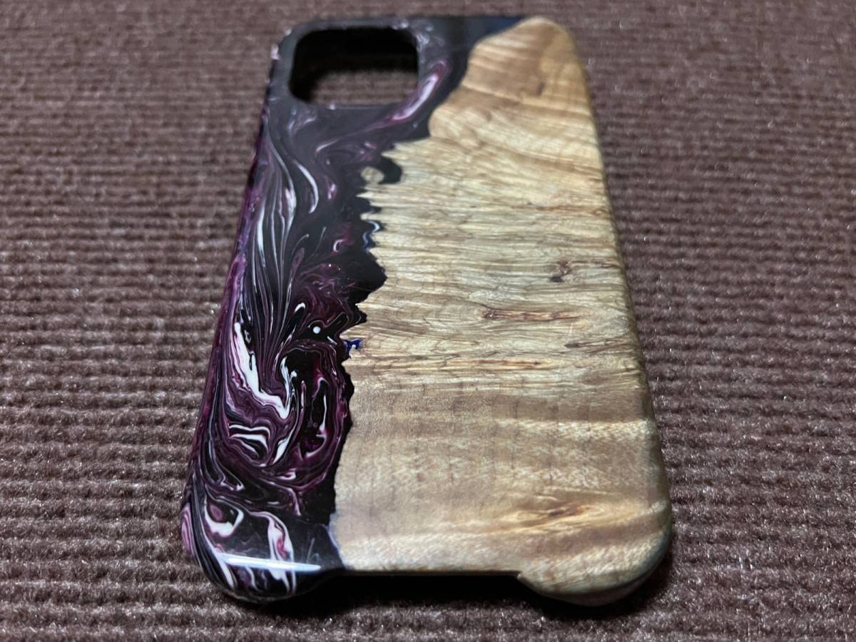 Amazon.co.jp: Carved Live Edge Apple iPhone 11 Pro ウッド レジン