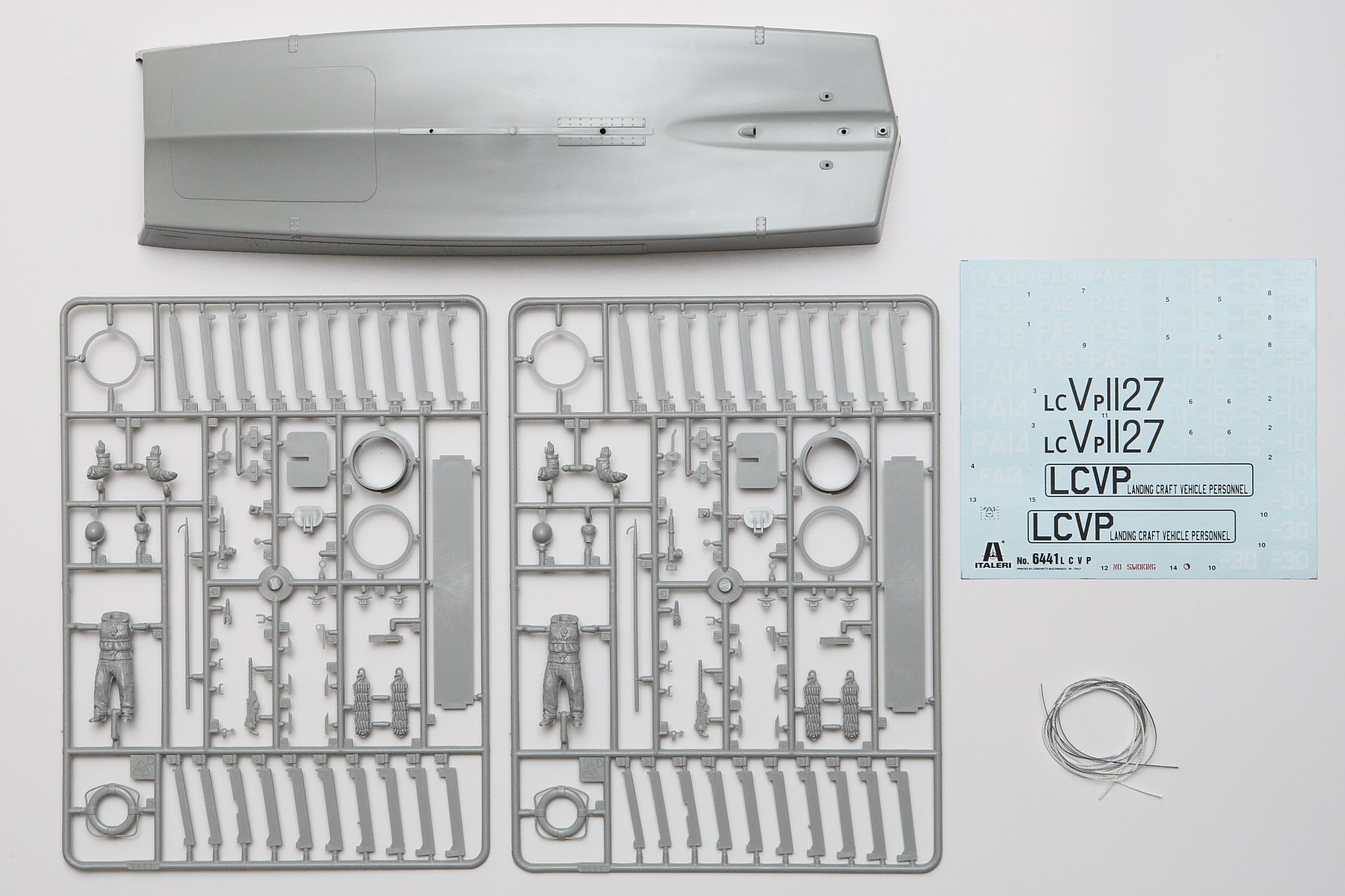 イタレリ 1/35 上陸用船艇 LCVP 中型トラック IV号駆逐戦車 3個 タミヤ イタレリ 1/35 ミリタリーシリーズ No.6524 上陸用舟艇