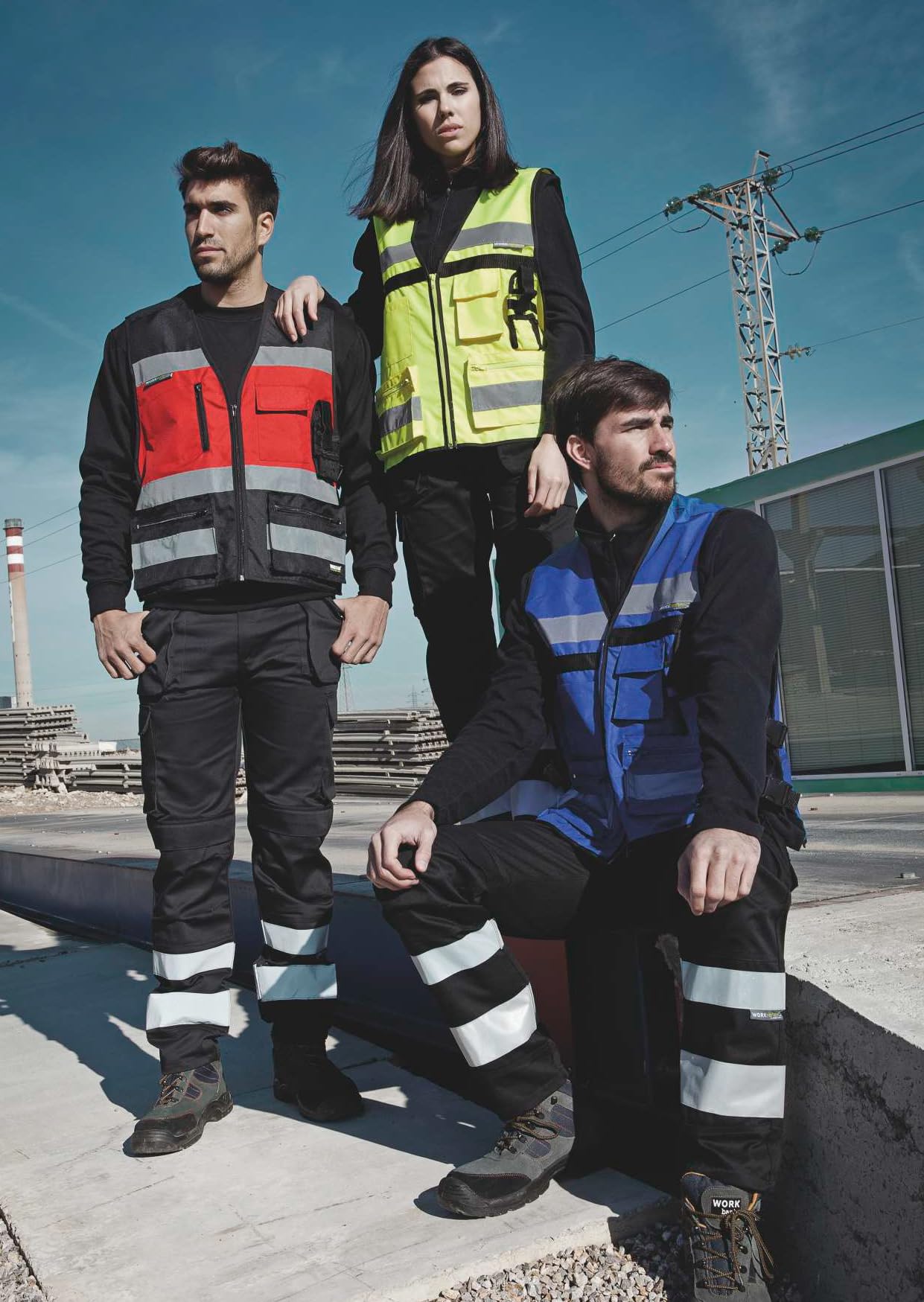 WORKTEAM Pantalón de Trabajo, Triple Costura con Cintas Reflectantes, Bolsillos Multifunción y Refuerzo para Rodilleras, Ajuste Lateral y Tejido Resistente 300 g/m². Unisex