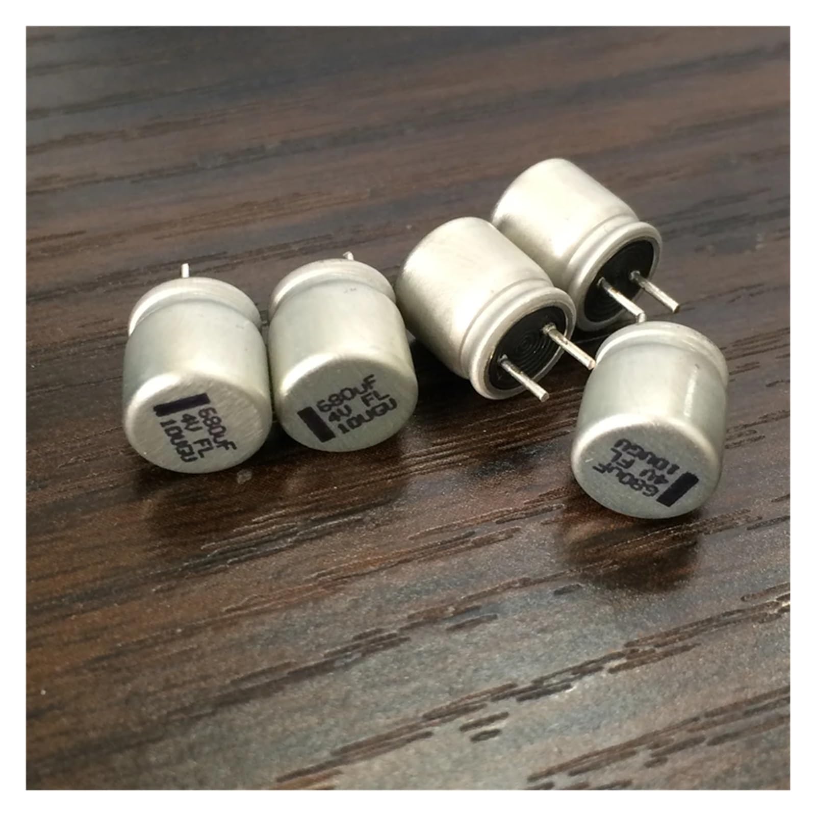 680uF 4V 8x9mm Low 4V680uF VGA/kondensator płyty głównej IDGTTLDF (100 szt.)