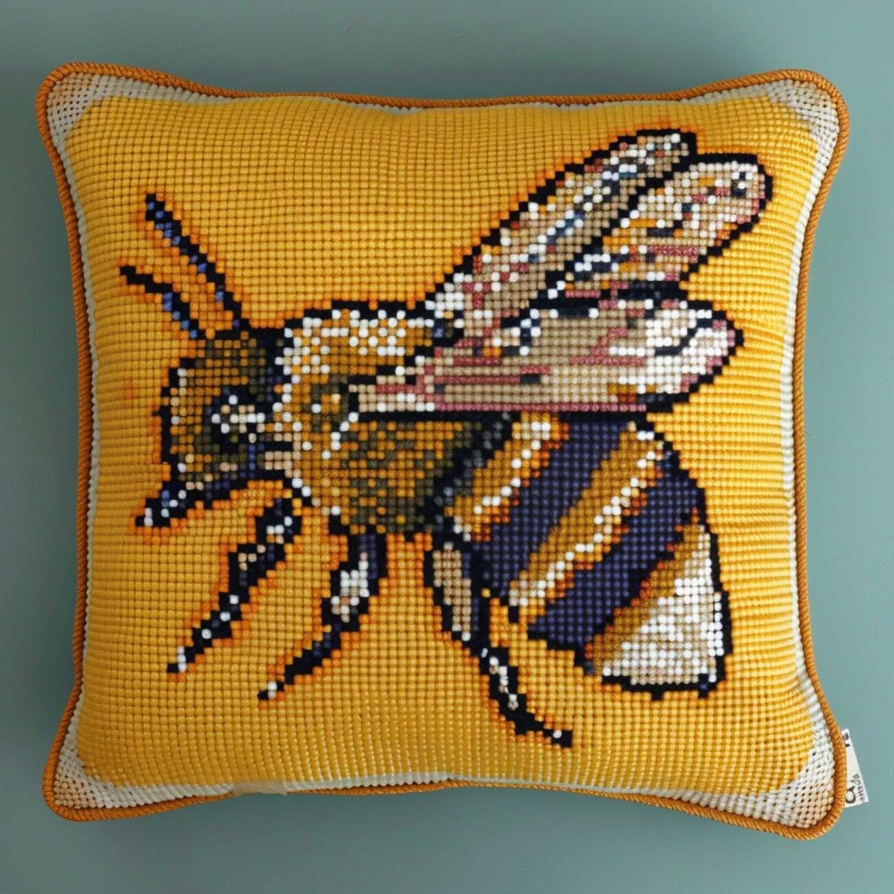 Henypt 9CT Cross Stitch Cushion Kits Cartoon Bee DIY Cushion Embroidery Kit Needlepoint Handmade Needlework Cushions Kits Stitched Pillow Cover Set for Adults Beginners 50x50cm