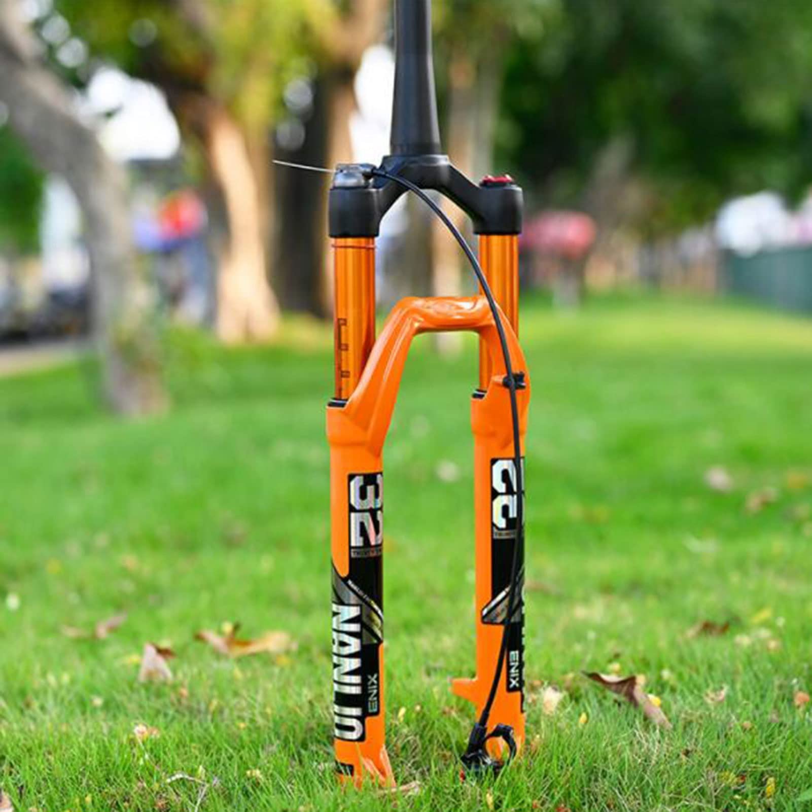 Forcella Anteriore Ammortizzata in Lega di magnesio, Escursione 100 mm, per Mountain Bike XC/AM/FR, Tubo sterzo Dritto da 1-1/8", con Accessori.