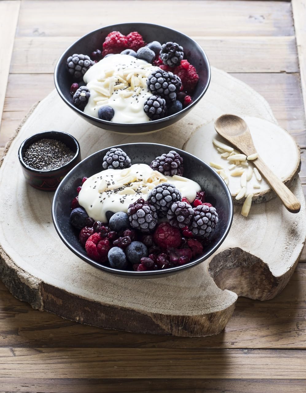 Caramanfruit Waldfrucht-Frucht-Püree - 4x 1kg - Frucht-Püree aus Himbeeren, Sauerkirschen, Erdbeeren, Blaubeeren und Brombeeren, zur Herstellung von Sorbet, Eis, Kuchen, als Dessert, Porridge (4er)