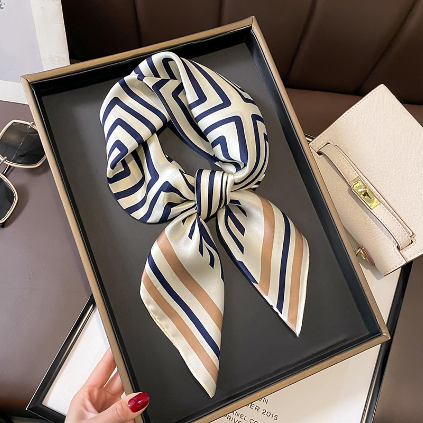 HJDMO - Bufanda griega de seda de morera de 70 cm: estampado geométrico cuadrado para mujer, pañuelo para cuello, bolso de mano, pañuelo de bolsillo, cuadrado, negro y blanco