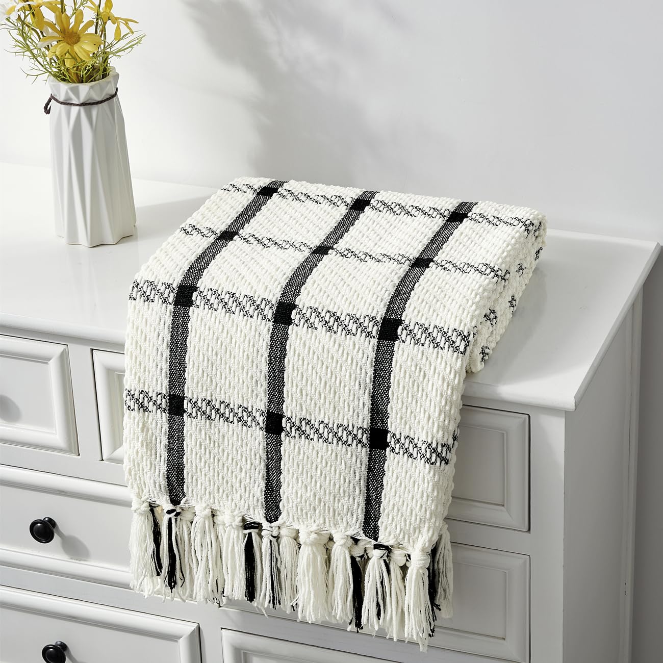 CREVENT 152X203cm Farmhouse Breathable Soft and Warm Chenille Plaid Throw Blanket for Sofa Couch Bed, Home Decoration Throw with Tassles (Black & White)