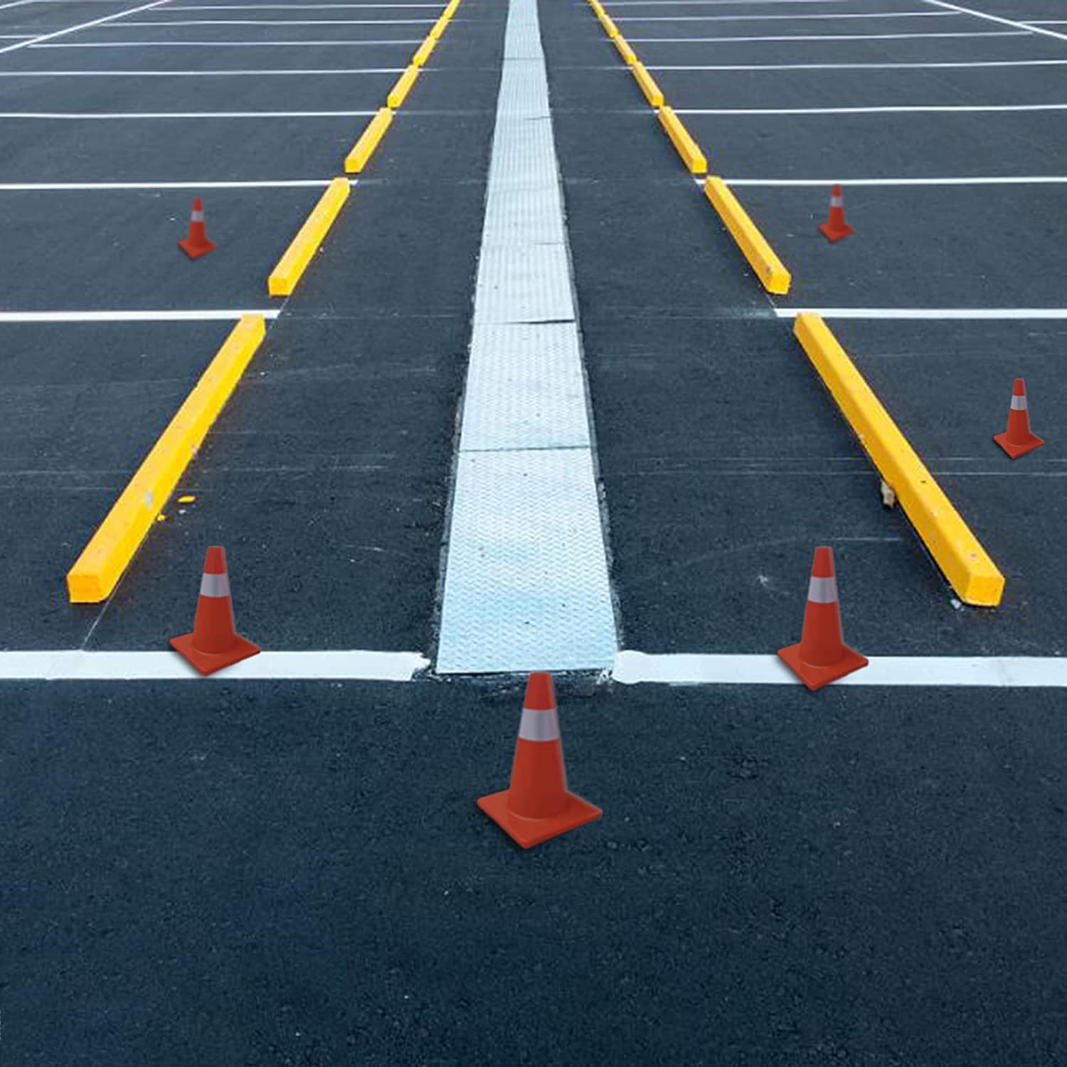 Conos de seguridad vial de PVC rojos con collar reflectante premium - Conos de estacionamiento duraderos - Conos de peligro multiusos para control de accesos al aire libre y entrenamiento de con