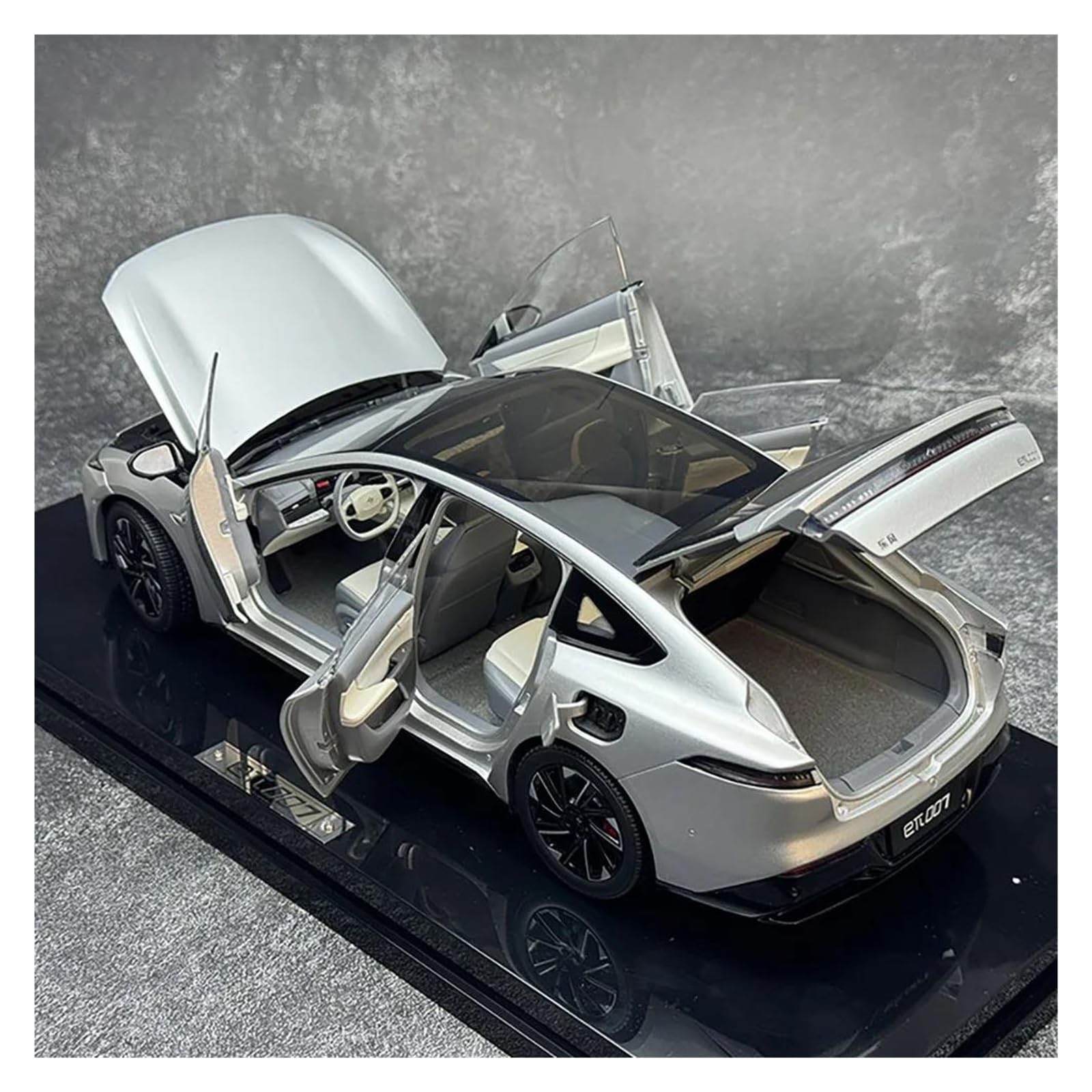 Metallo Scala Replica 1 18 Per Dongfeng Yipai Eπ007 Eπ008 Modello auto statica lega pressofusa Collezione decorazioni per la casa Hobby Veicoli Giochi Set