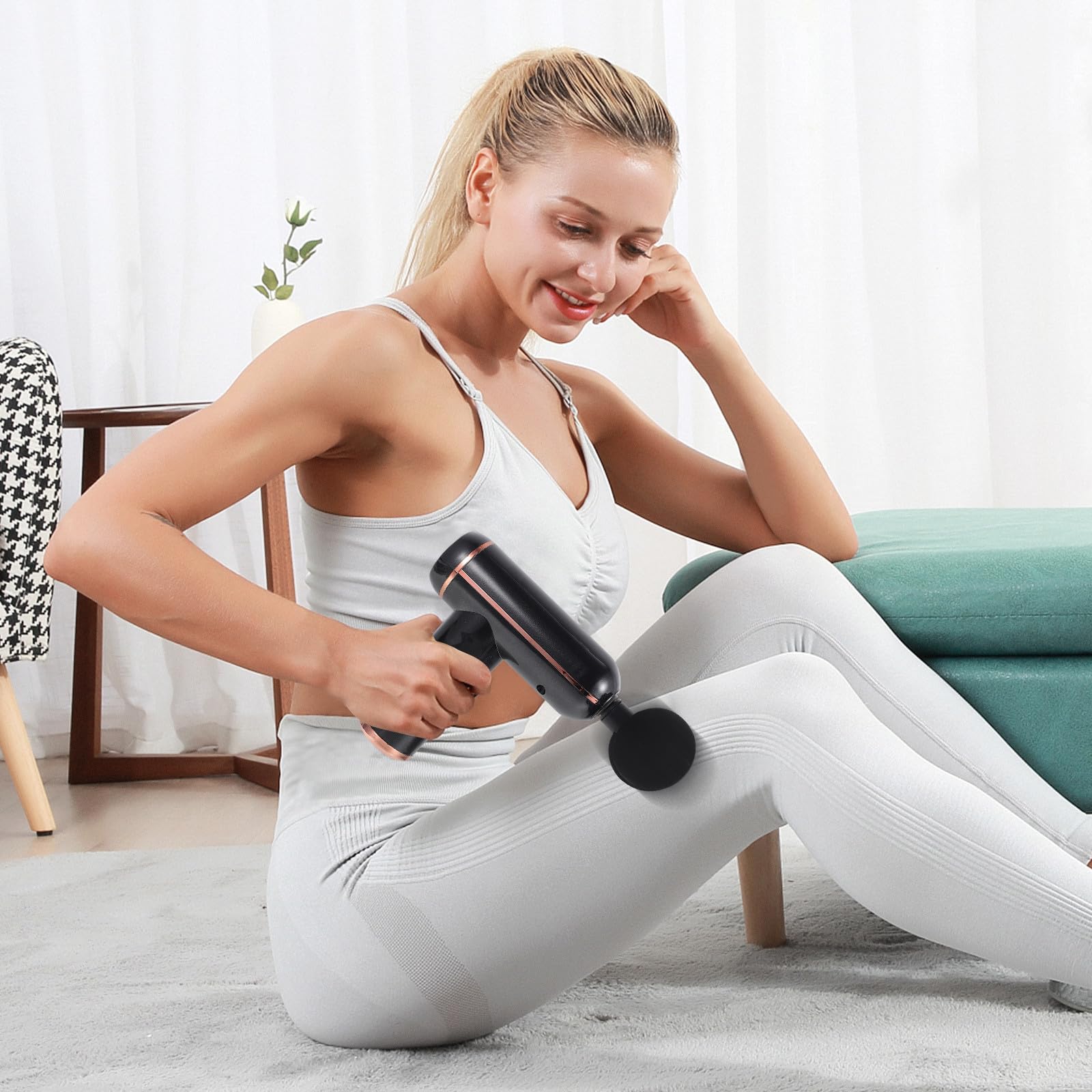 Kleiner USB Massagepistole Muskelentspannungsgerät 1800mah 1 Satz | Schwarzes Kunststoffgehäuse, 4 Massageköpfe Enthalten, Tragbar für Reisen dem Training