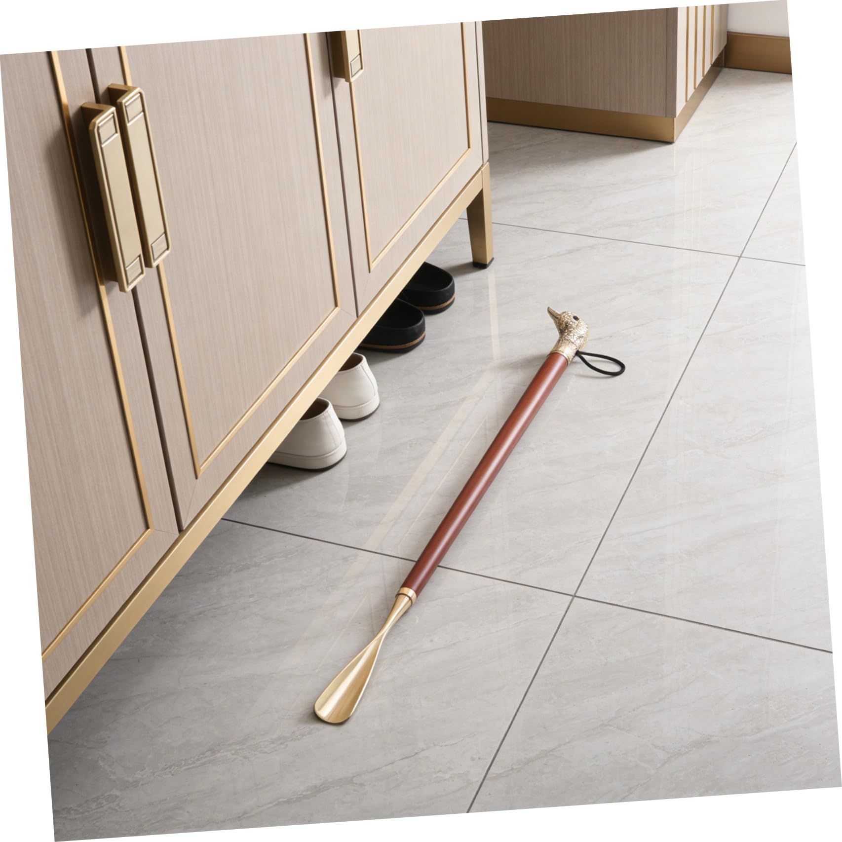 Calzascarpe in Metallo da 56 Cm Manico Ergonomico, Strumento Compatto e Comodo per Anziani e Donne in Gravidanza, per Uso Domestico e Viaggio
