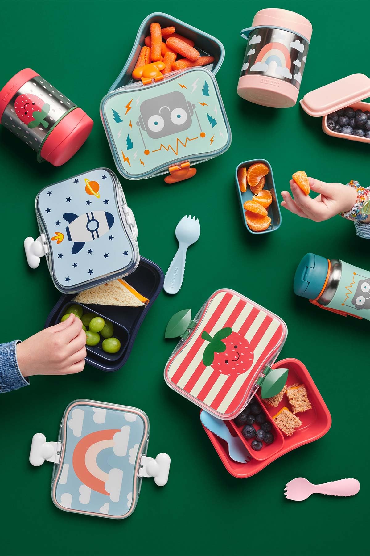 Skip Hop Boite Repas Enfant Fusée 700 ml - Enfants dès 3 Ans - Set 1 Lunch Box Enfant & 1 Boite à Goûter Enfant Pratique, Facile à Ouvrir - Sans BPA, Sans PVC & Sans Phtalates