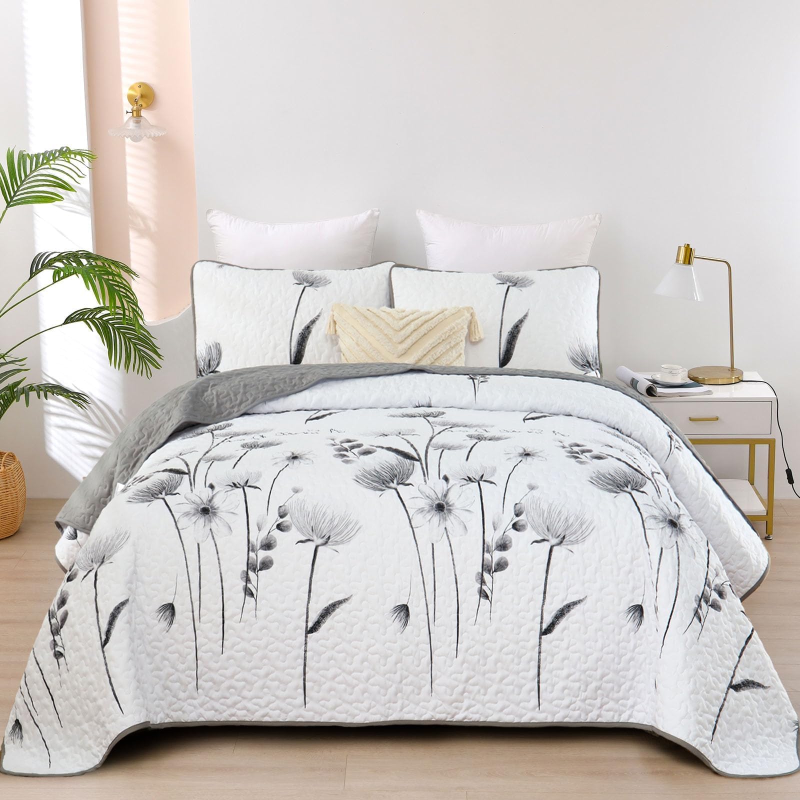 Dinjoy Floral Quilt Set California King Size, Cute Grey Flower Bedspreads