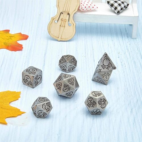 Miniatura 7 de Tbrand Juego de dados de metal, 7 piezas poliédricos de escamas de dragón adecuados para dados de RPG de mazmorras y dragones (plata antigua), negro