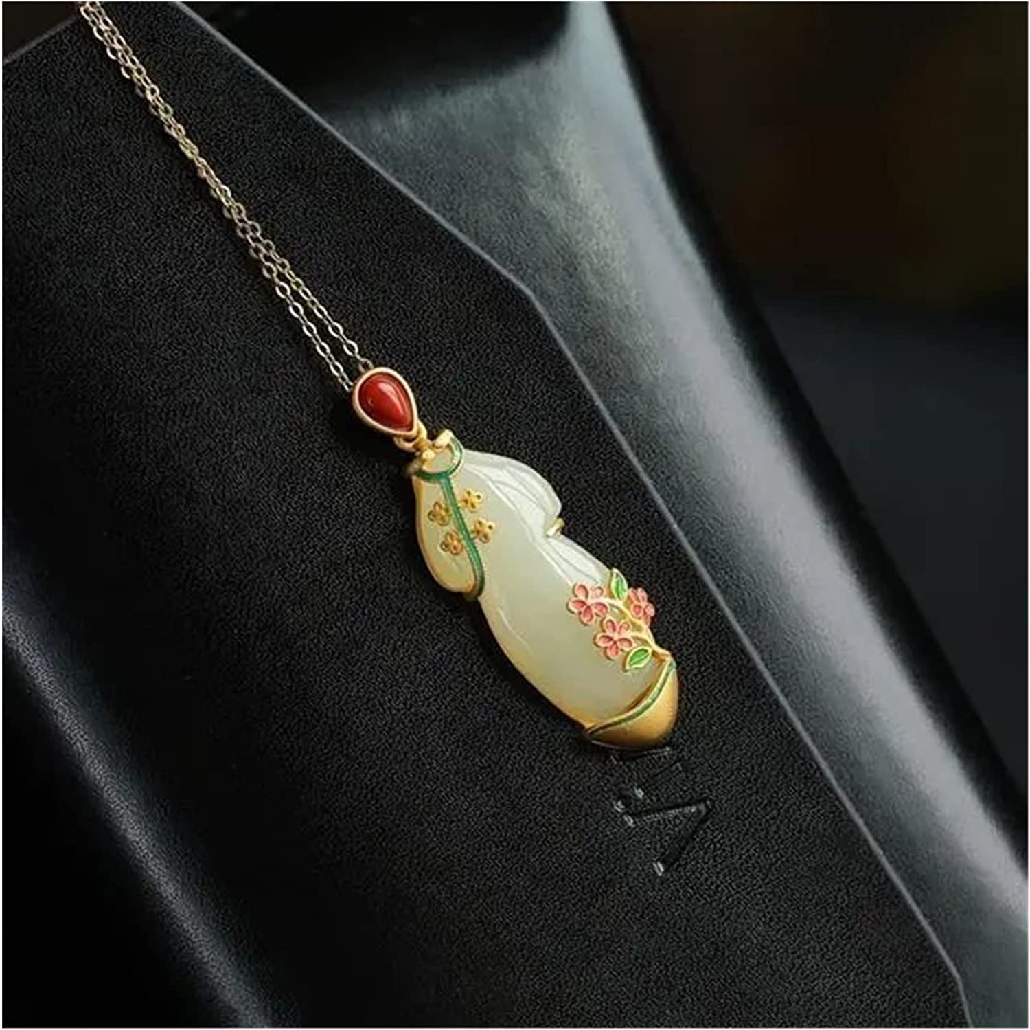 天然本翡翠手彫り金魚