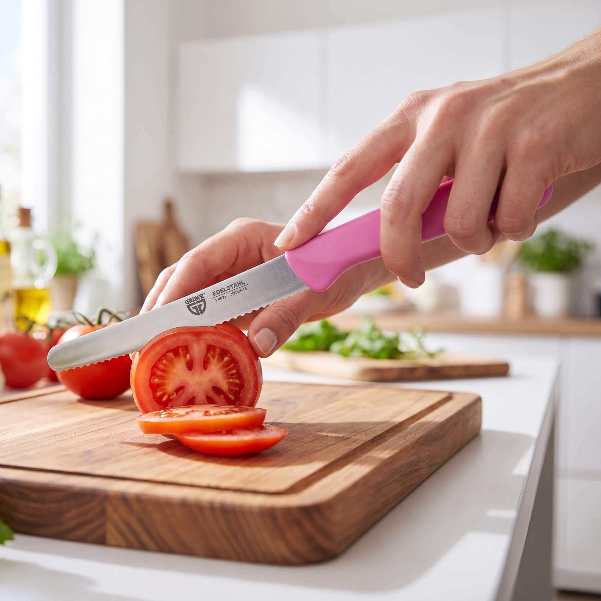 GRÄWE Tafelmesser 12 Stück, Messerset zum Schneiden, 12er Pack Brötchenmesser, Frühstücksmesser mit einseitigem Wellenschliff, Brotmesser, scharfe Messer für Brotzeit, 21 cm