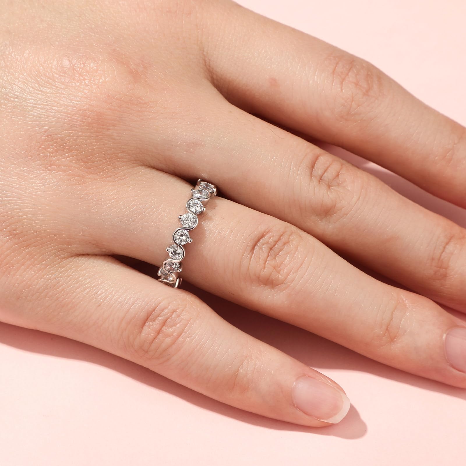 Jeulia Sterling-Silber-Verlobungsringband: Rundschliff-Zirkonia-Verlobungsringe für Damen, Jahrestag, Unendlichkeitsschmuck, Geschenkbox