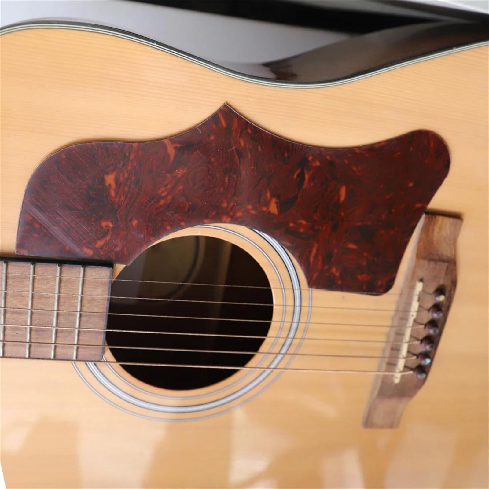 Uniwersalna osłona pickguardu do gitary akustyczne Pickguard do gitary akustycznej prawy celuloidowy wewnętrzny(2mm)