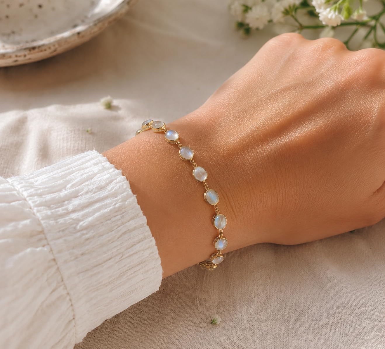 Pulsera de plata de ley chapada en oro con piedra de luna