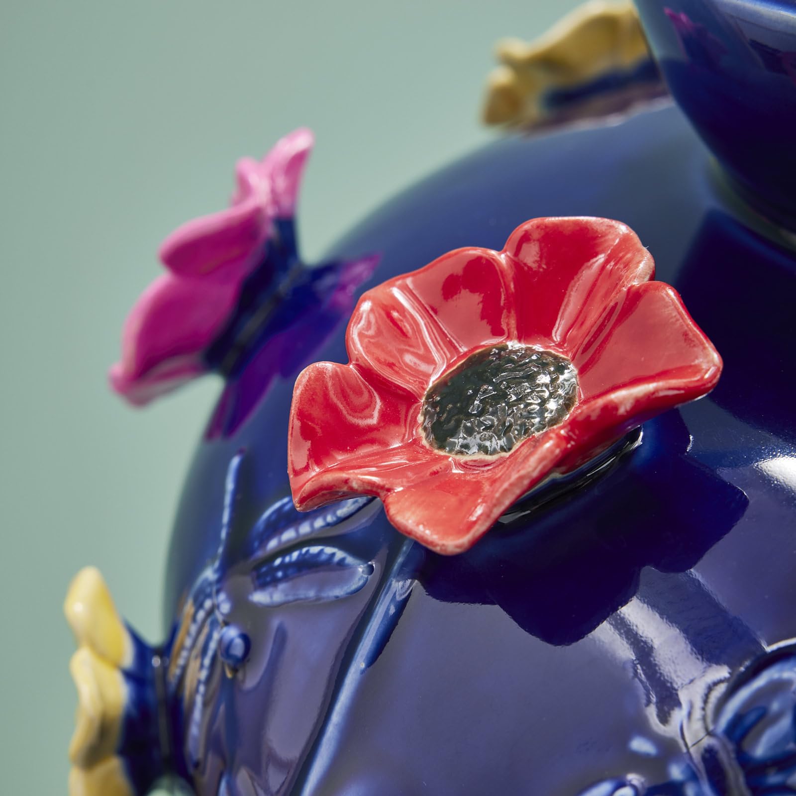 Design Vase Primavera Blau – Statement Deko mit Blumen, handbemalt, 37x35x35 cm (H/B/T)