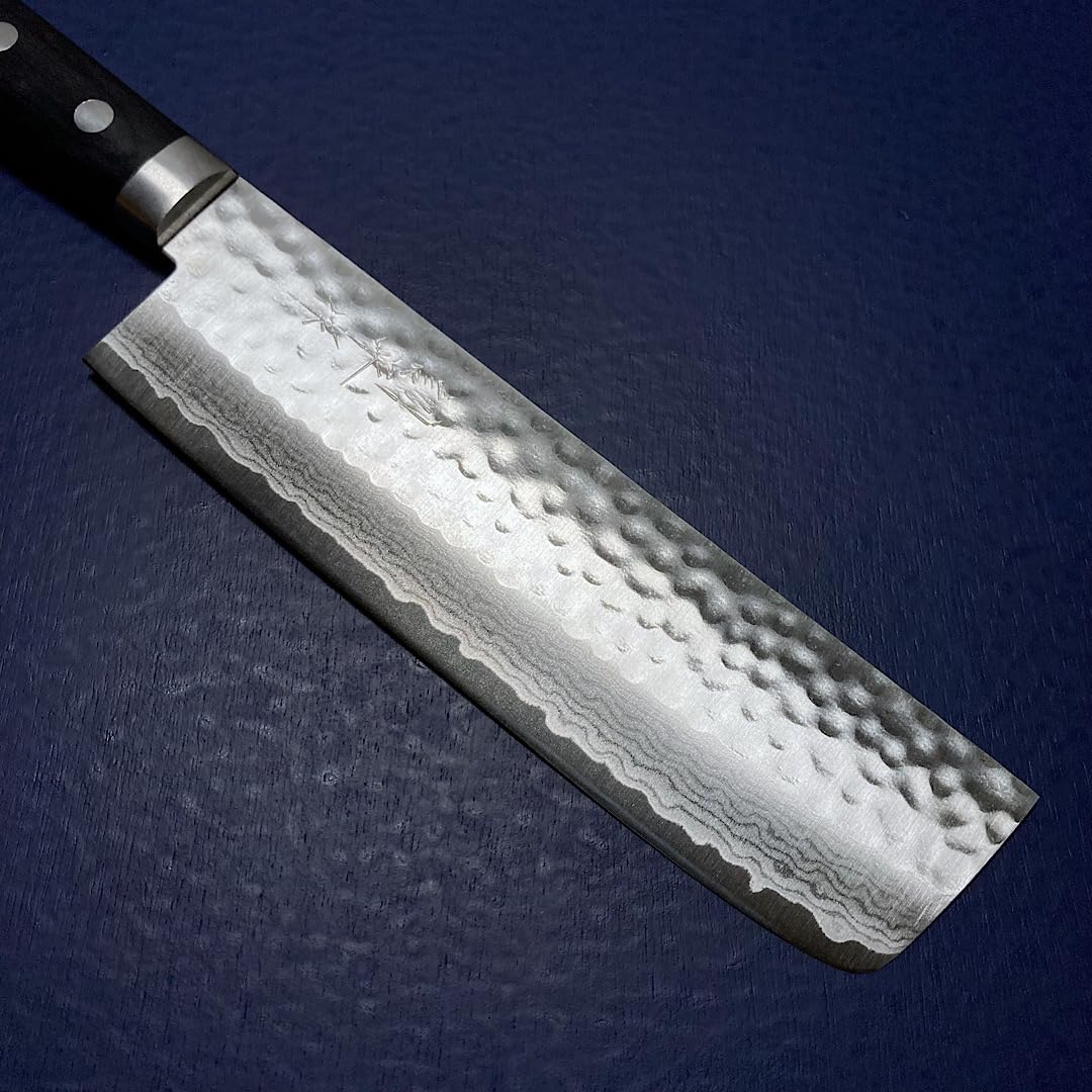 Amazon | 訓平作 三徳包丁 黒柄 刻流 槌目 ダマスカス V金10号 越前