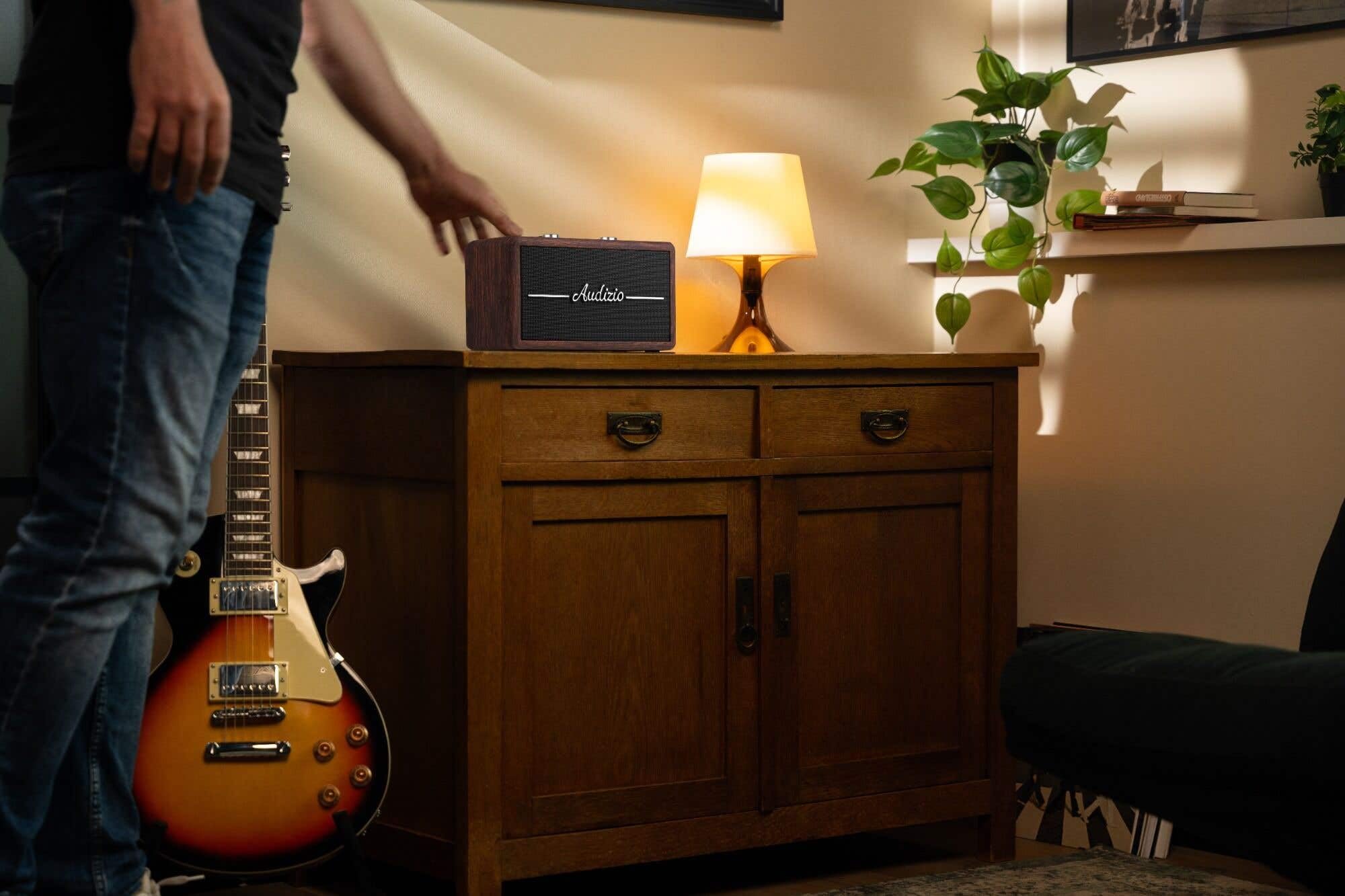 Audizio Tune60 - DAB Radio mit Bluetooth Lautsprecher, Fernbedienung, FM, 40 Watt, Batterie- Netzbetrieb, LCD, 20 Speicherplätze, USB/TF, AUX, Wecker, Leder Vintage DAB+ Radio - Dunkelbraun