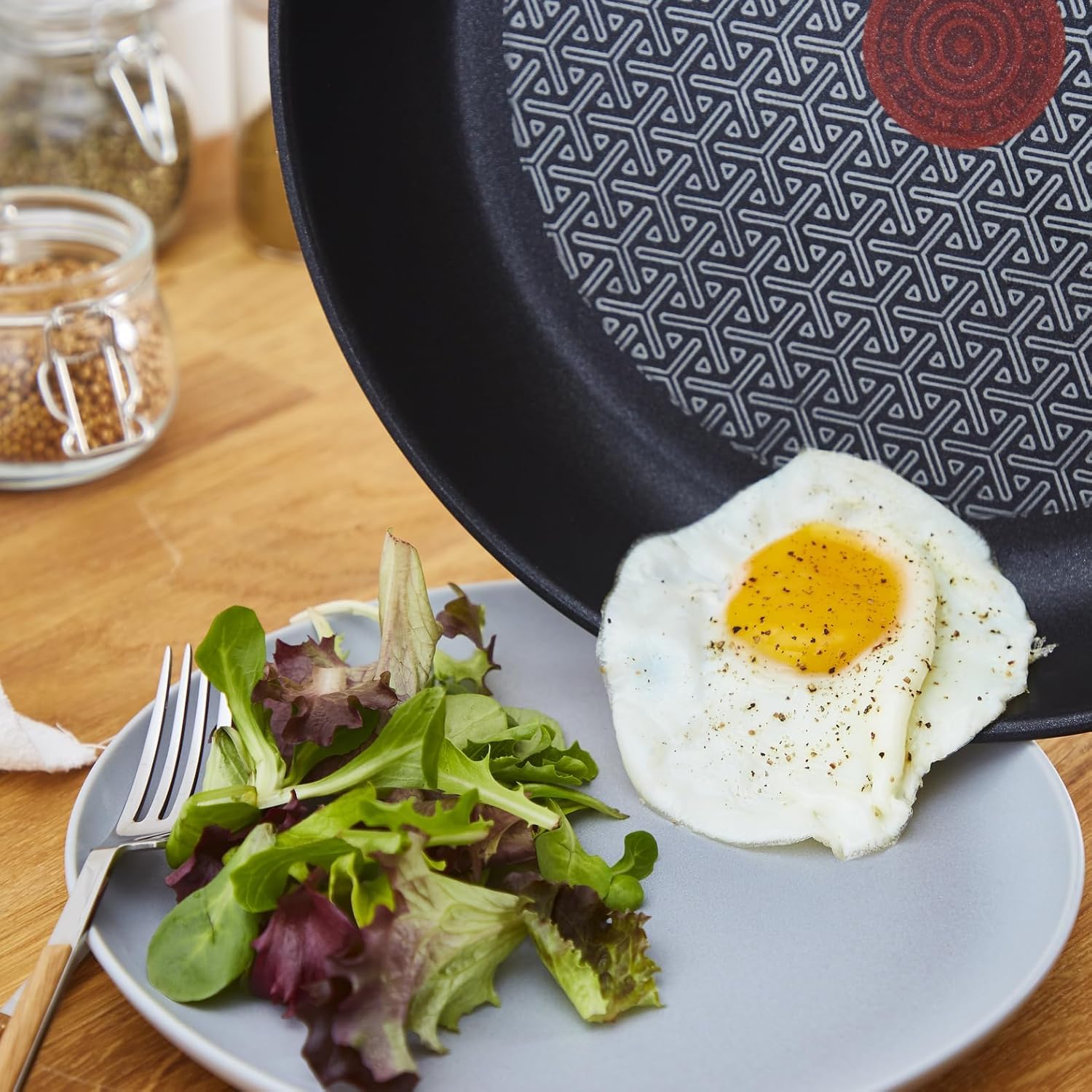 Tefal Comfort Max - Sartén wok 28 cm antiadherente, acero inoxidable 18/10, Thermo-Spot, base gruesa, cocinado homogéneo, mango ergonómico fresco, saltea, recetas asiáticas, apto todas cocinas — view 3