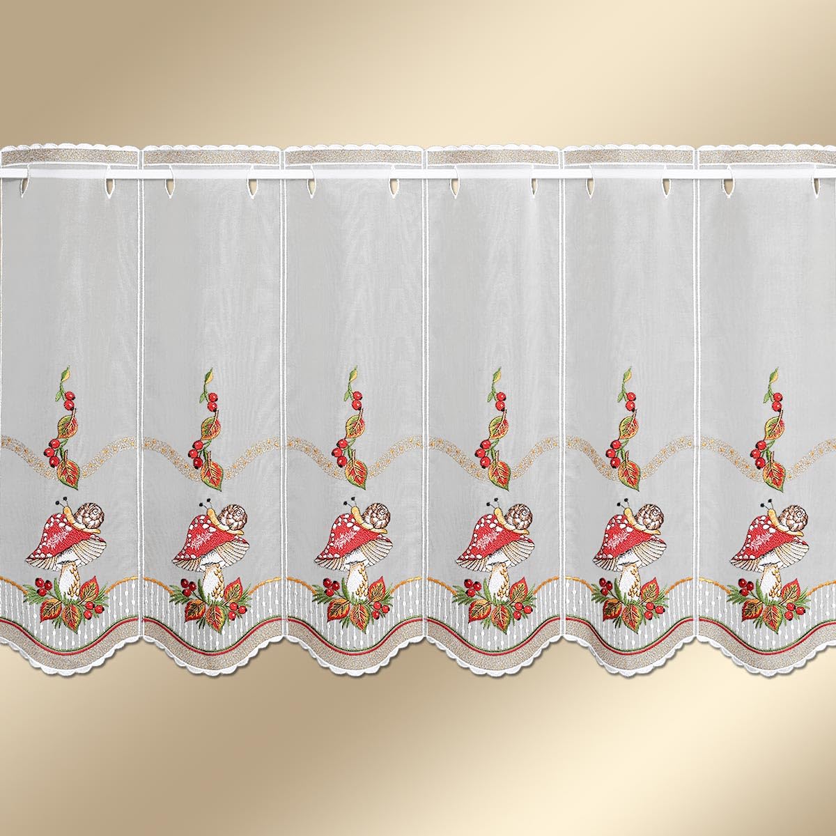 Bestickte Scheibengardine Herbstzeit Vogtländische Spitze | Kurzgardine Panneax mit Fliegenpilzen und Buntem Herbstlaub | Kurzgardine als Herbstdekoration im Landhaus-Stil Höhe x Breite 55 x 112 cm
