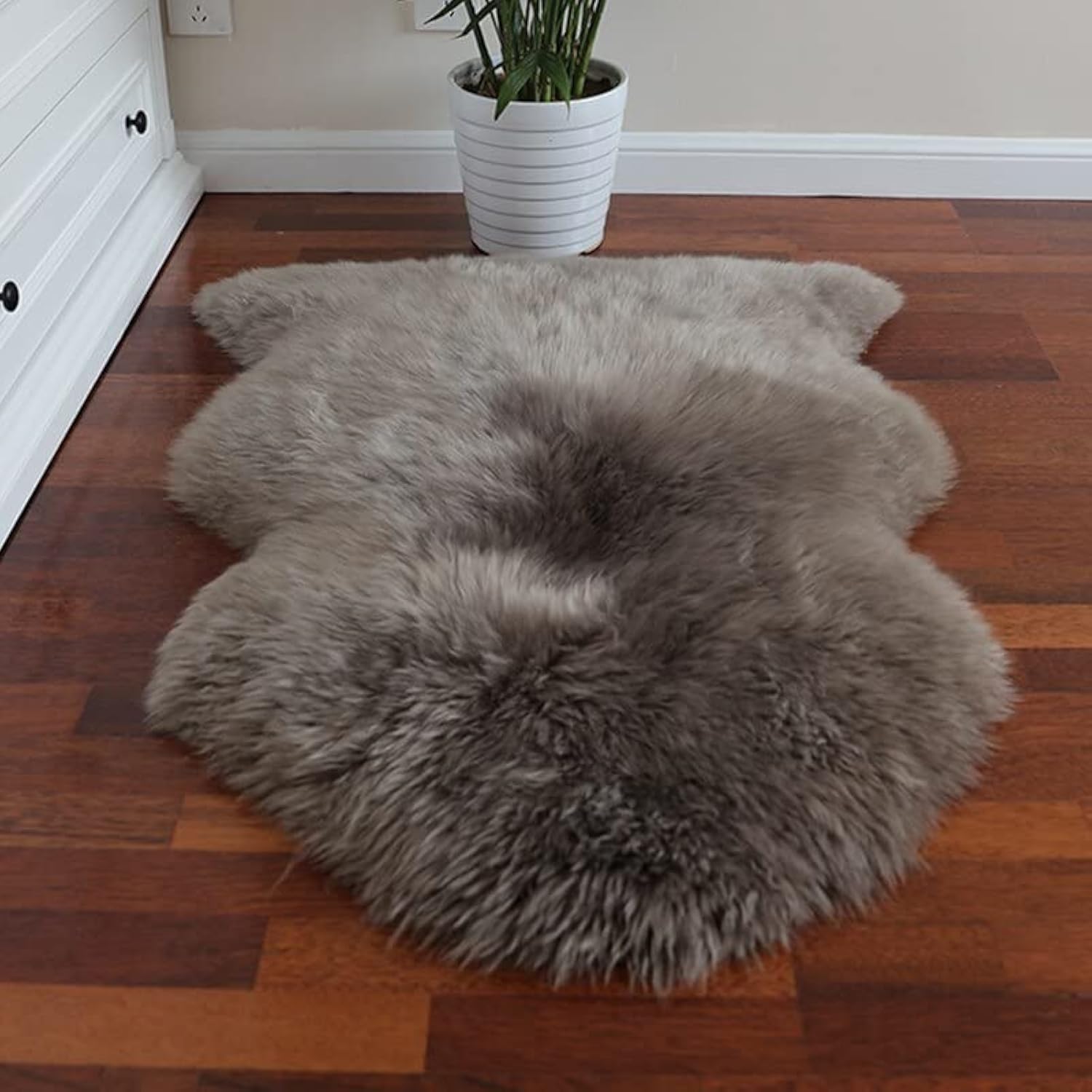 HUAHOO Premium Genuine Sheepskin Rug Real Australia Sheepskin Natural Lambskin Fur Area Rug Seat Covers for Kids Bedroom Sofa Chair Cover Pets Dogs