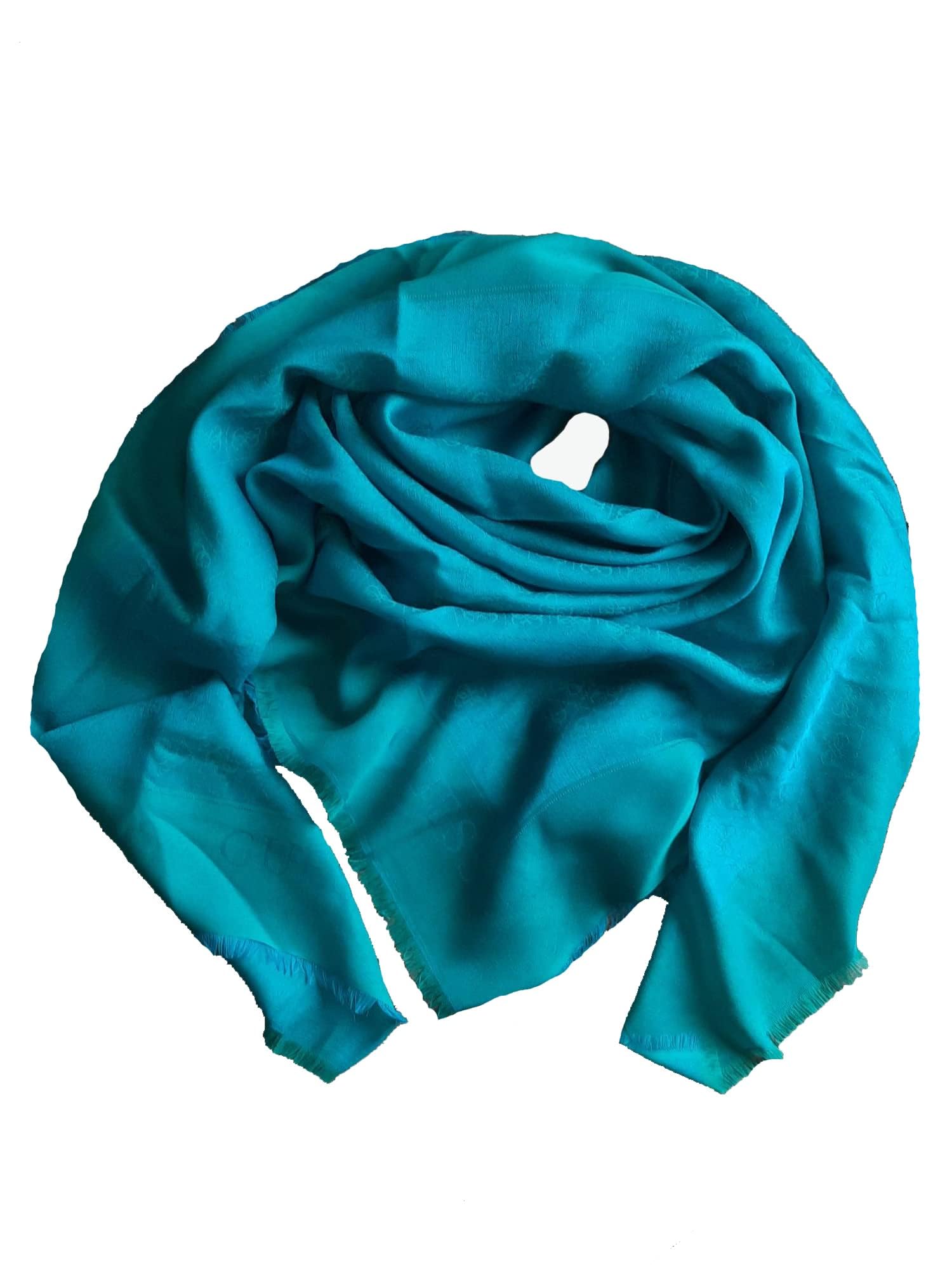 Foulard femme GUESS étole chic pour sublimer vos tenues de soirée - 4