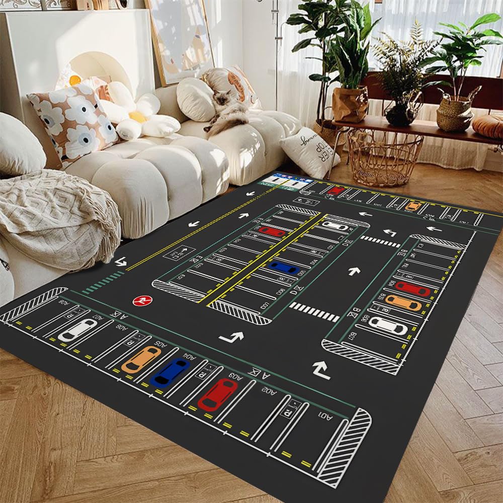 Tapis d'exploration pour enfants au pied du canapé pour s'amuser au salon