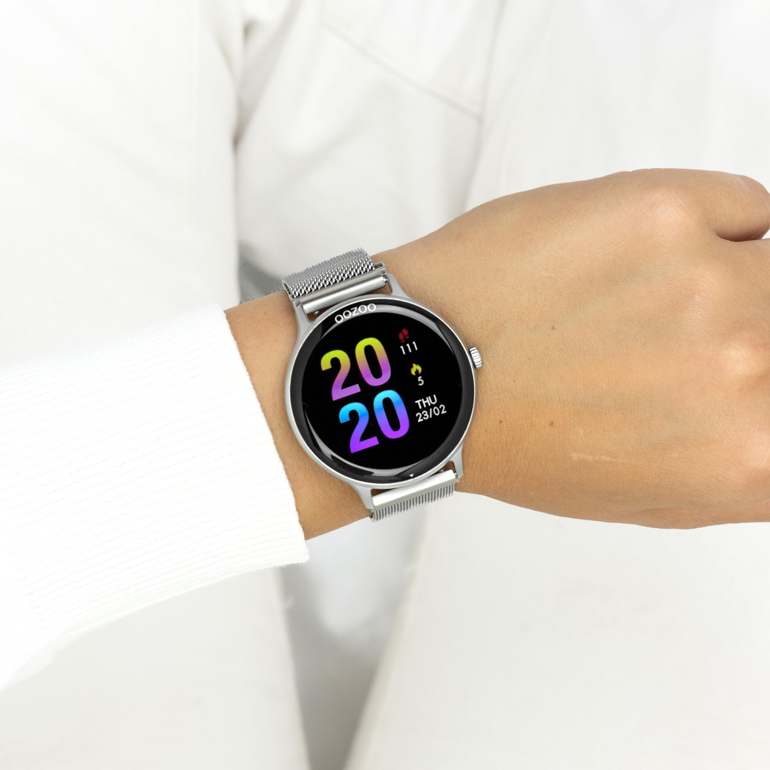 Oozoo - Versátil reloj inteligente para hombre con pulsera de malla de 20 mm | Rastreador de fitness con pulsómetro, podómetro y monitor del sueño | Smartwatch redondo compatible con iOS y Android |