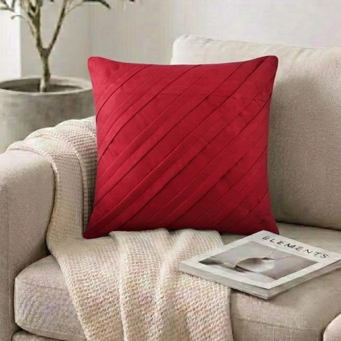 The HomeCentric Rosso 50x50 cm EcoEcopelle Scamosciata Sintetica Federe per cuscini, Pintucks, Strutturato, A Strisce Scamosciato Federa Cuscino, Contemporaneo Tinta Unita - Contemporary Red