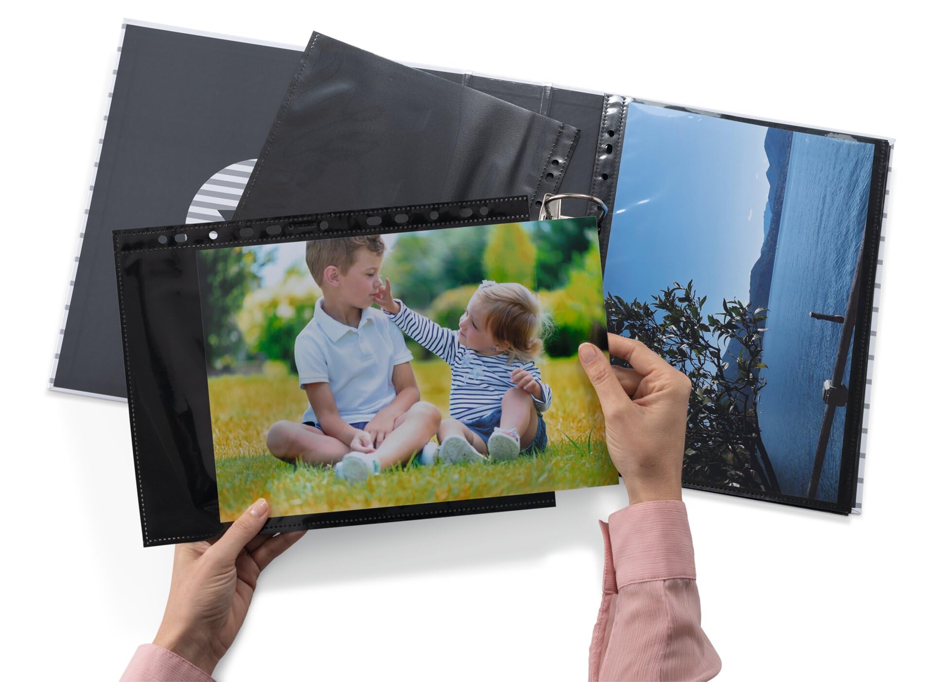 HERMA 7719 Fotohüllen für Ordner, 250 Stück, 20x30 cm, 1 Fach, beidseitig bestückbare Fotophan Fotosichthüllen Sammelhüllen Postkartenhüllen Prospekthüllen mit Eurolochung, schwarz