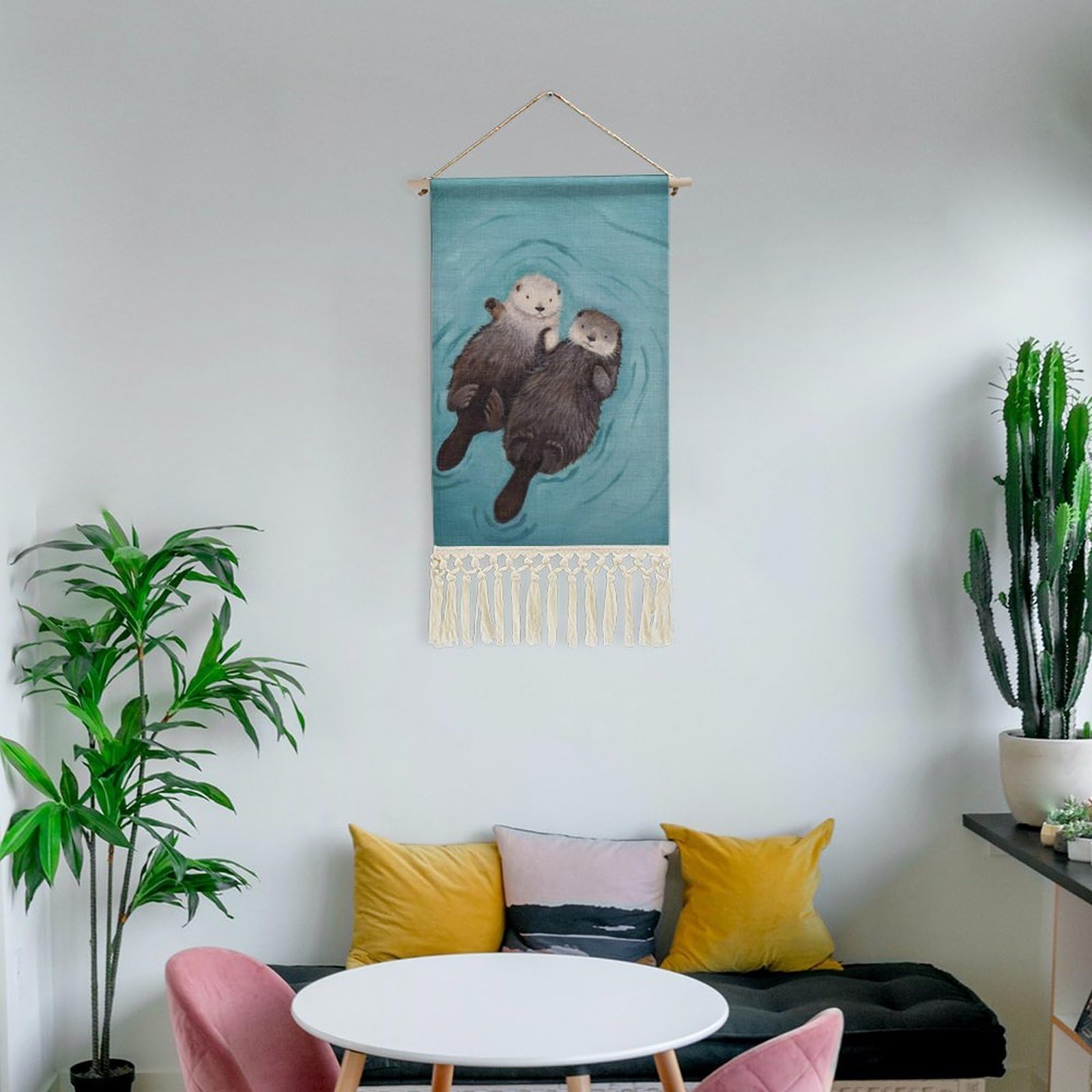 FekiLoot Otters Holding Hands - Póster colgante de algodón y lino con borlas, tapiz vertical para colgar en la pared de 10 x 19.6 pulgadas con clavija de madera, decoración de pared decorativa para