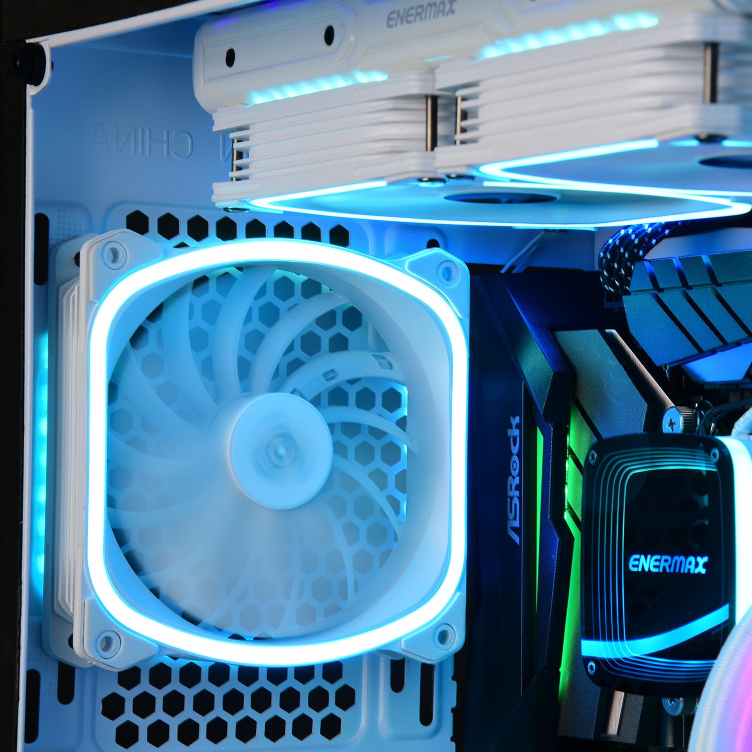 ENERMAXケース＆INWIN　RGBファン3個付き Amazon | ENERMAX SquA RGB ホワイト 12cmファン 3個パック