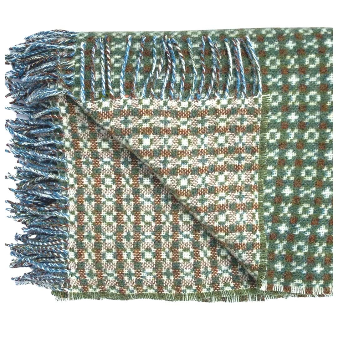 Green Welsh Tapestry Woollen Throw. Traditional Carthen Welsh Blanket - Einon pattern. Finished with fringing.