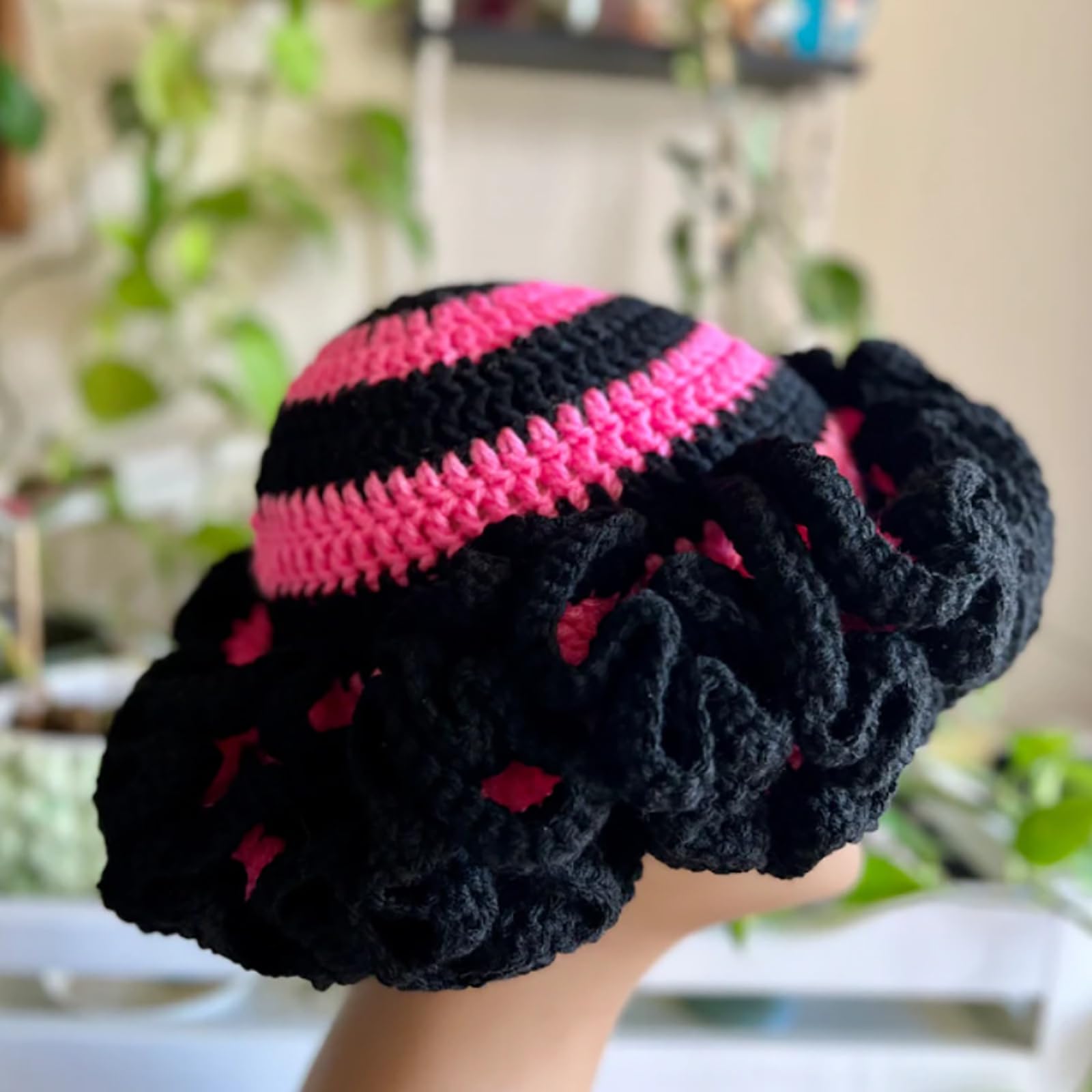 Chapeau Cloche Au Crochet Fait Main : Bord En Tricot De Laine