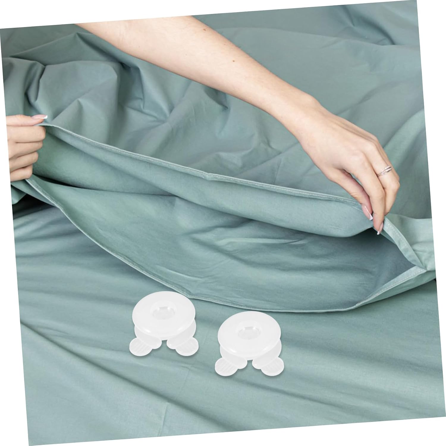 4pairs Comforter Clips Bed Sheet Fasteners for Stability for Quilts Sofa Cushions and Tablecloths Easy Installation and Seamless Look