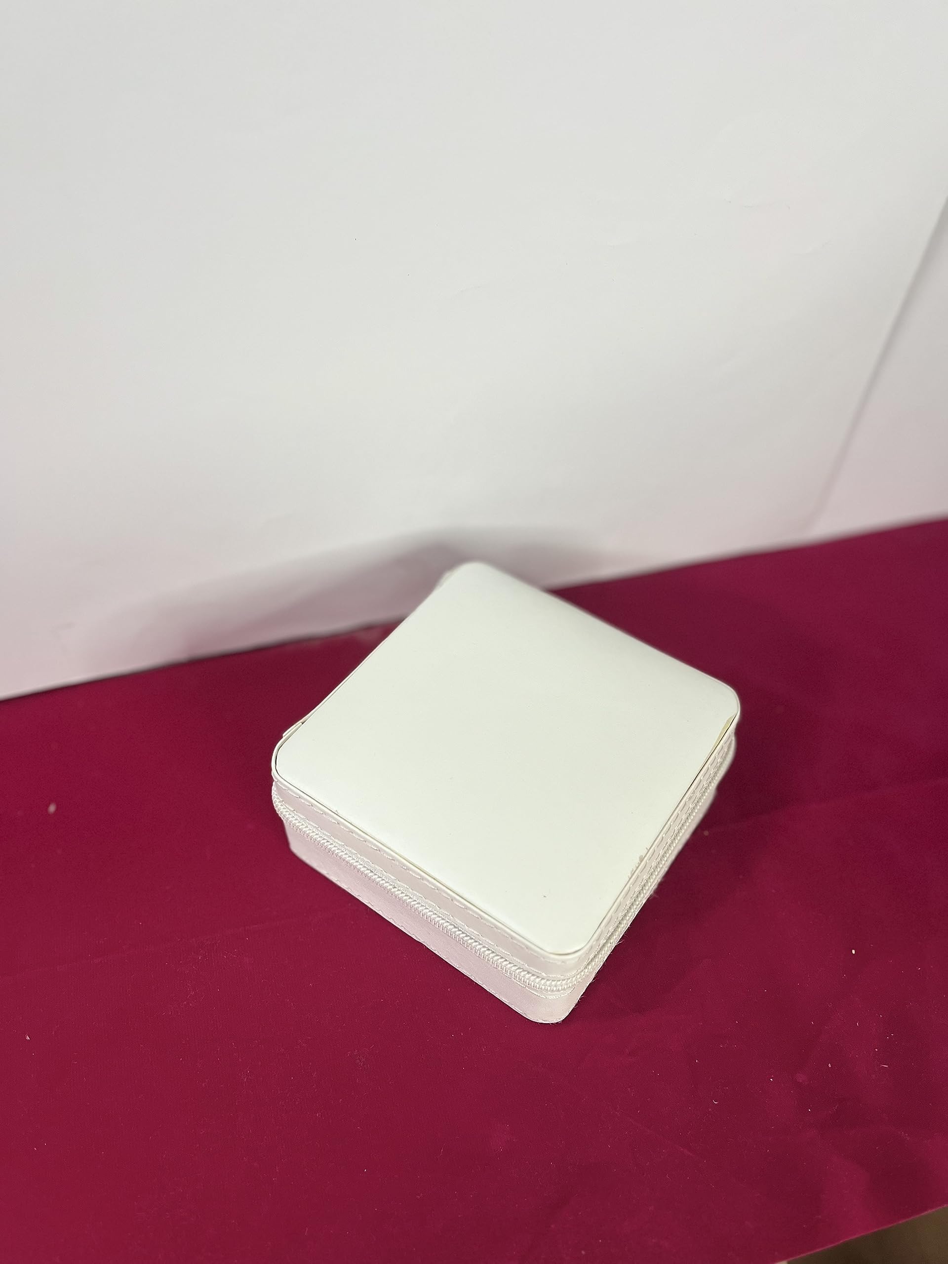 Each and EverythingEach and Everything Faux Leather Mini Jewelry Travel Case Small Handy Organizer Portable Jewelry Box Display Storage Box For Rings Earrings Necklaces Gifts (White)