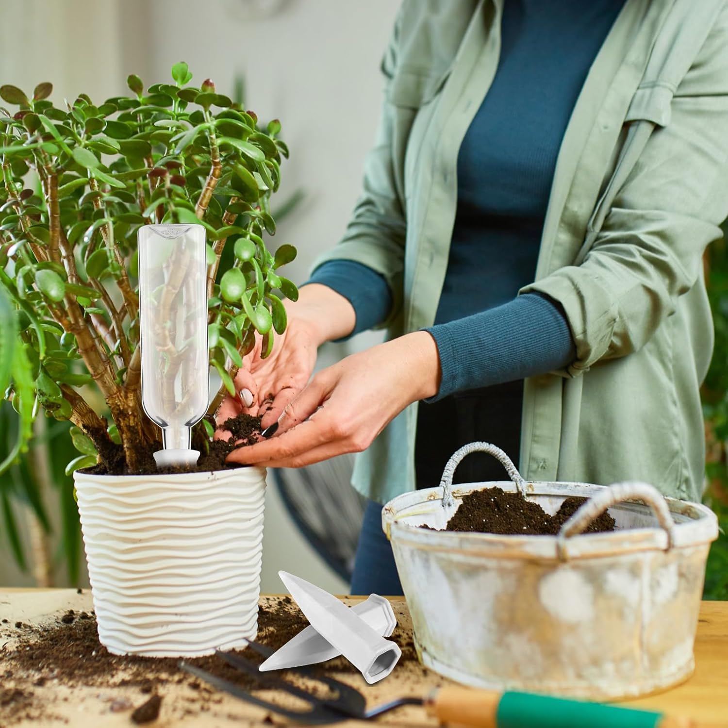 16 Pcs White Terracotta Watering Spikes with 25 oz Plastic Bottles Set, Plant Watering Devices Vacation Plant Waterer Self Watering Planter Devices Slow Release Planter for Indoor Outdoor