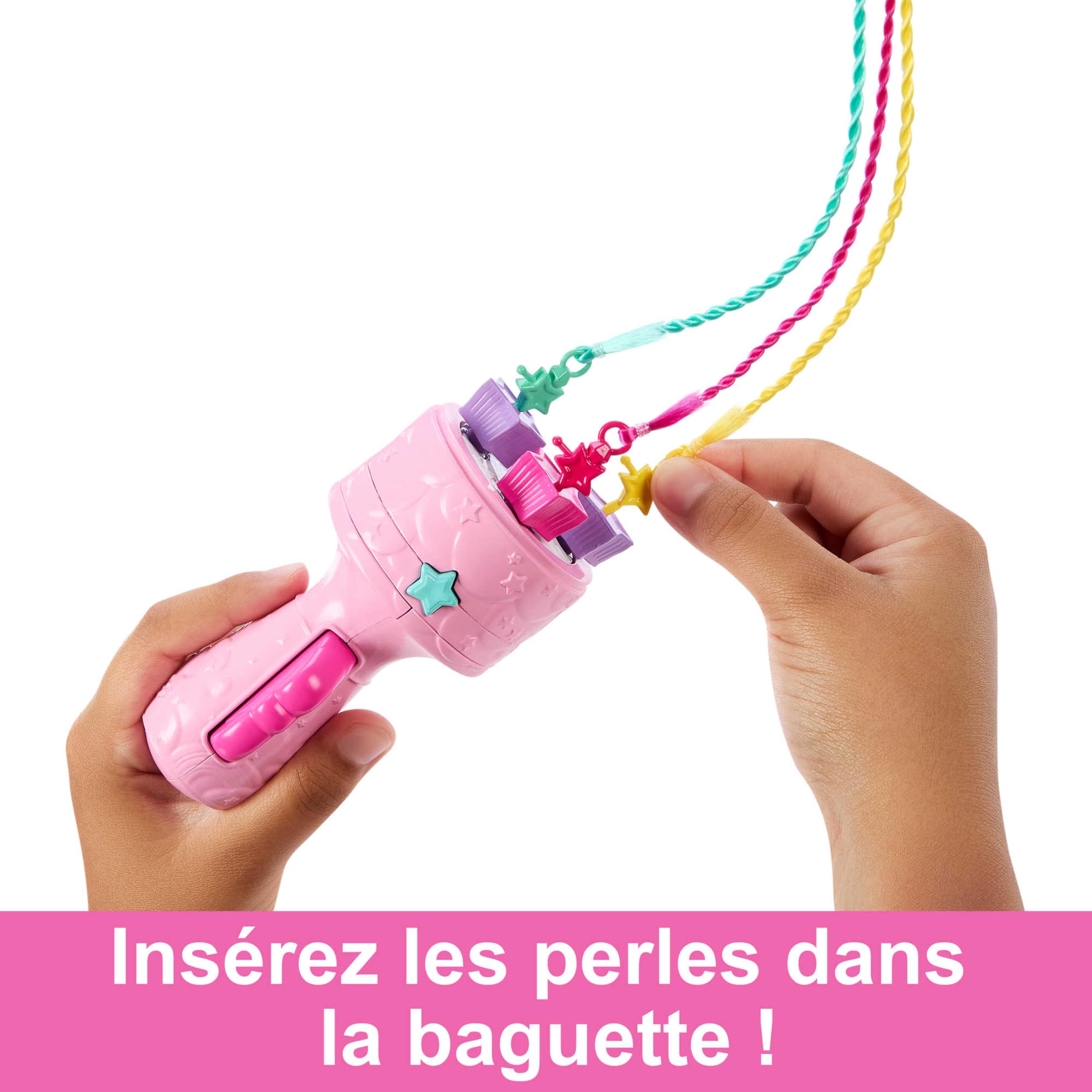 Barbie® Dreamtopia Princesse Tresses Magiques Coffret avec poupée Barbie, appareil à tresses, extensions de cheveux arc-en-ciel et accessoires, JCW55
