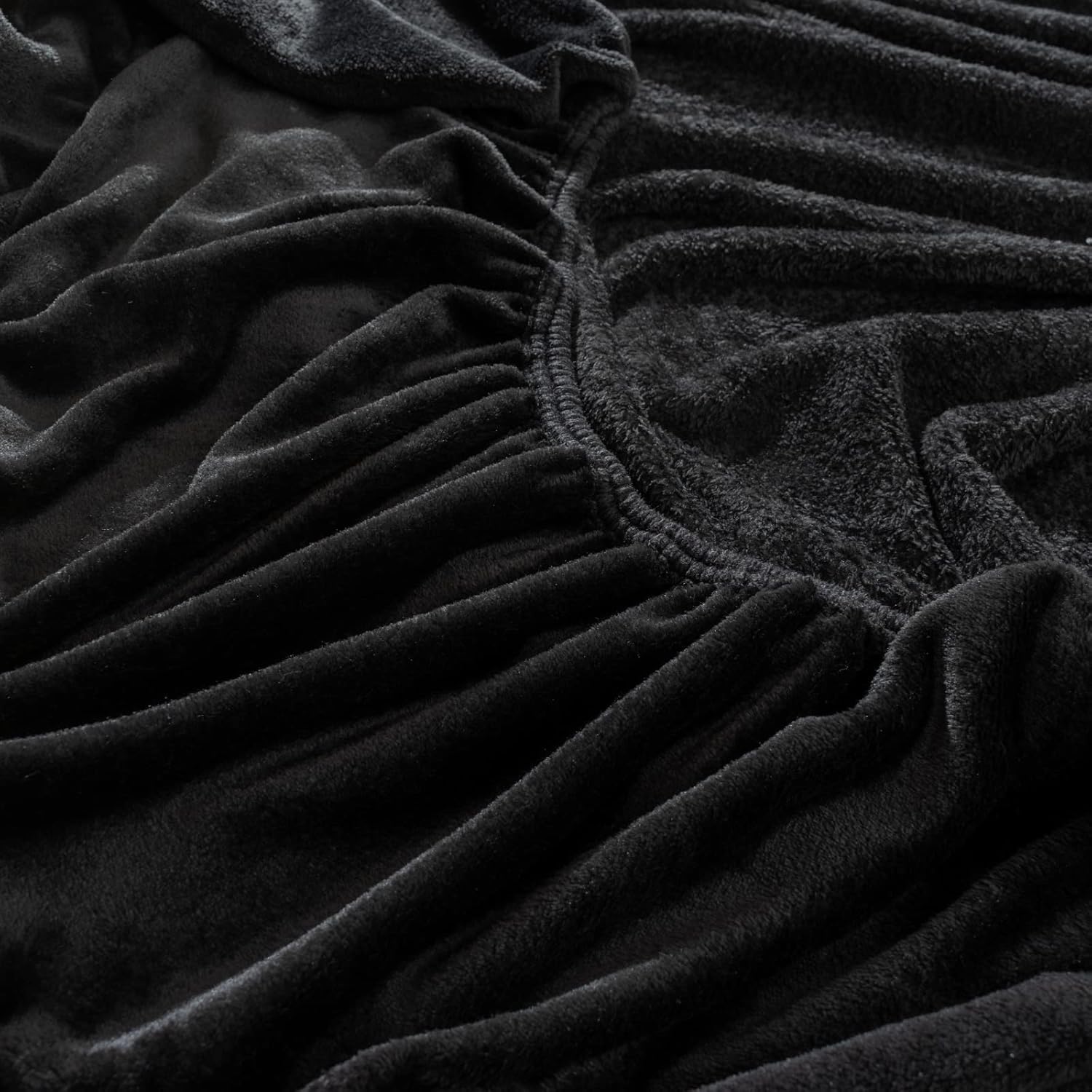 Velvet Fitted Sheet Queen Size,Flannel Fitted Sheet Plush Shaggy Ultra Soft Fuzzy Sheet with 15''Deep Pocket,Black,1 Pack(Not Include Pillowcases)