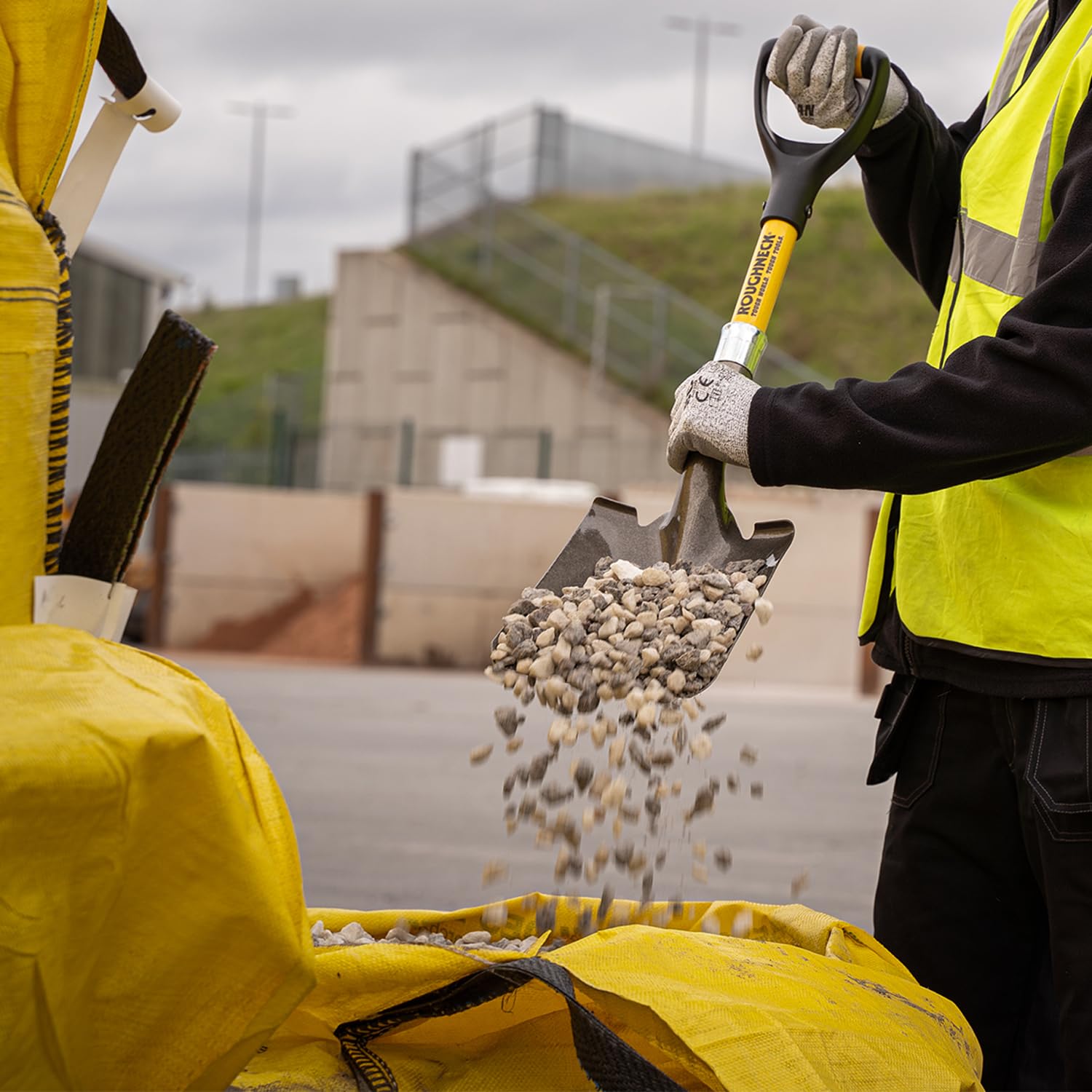 Outil Jardin Lame Dentelée Pelle Miniature Roughneck Gorilla - Lame Dentelée Acier - 690mm Pour Espaces Restreints Outil Jardin Manche Fibre Verre