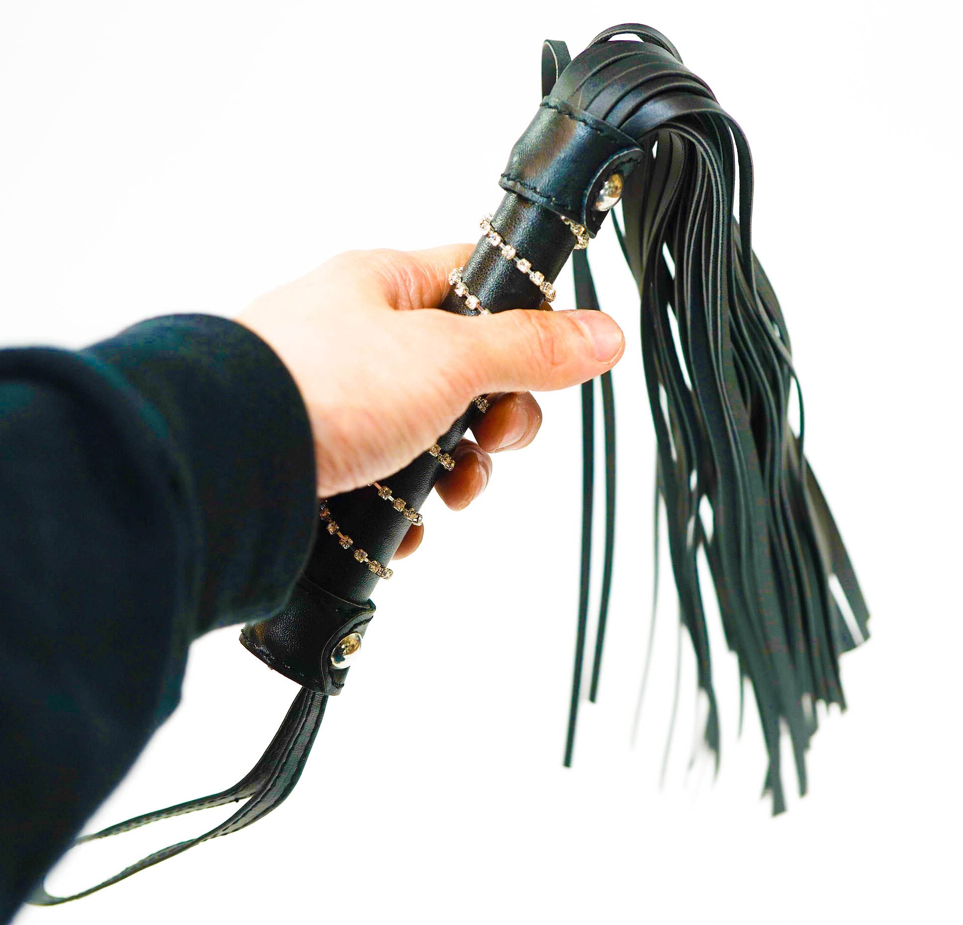 Amazon.co.jp: 鞭 皮 むち 演劇 本格 ムチ 武器 黒渦 用具