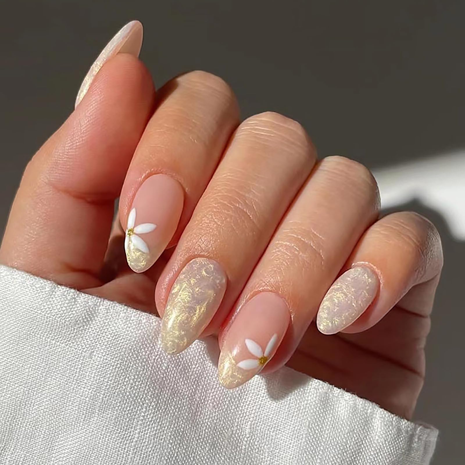 Gold Gilding Press on Nails Short Almond Fake Nails White Flower False Nails with Designs Glossy Glue on Nails Nude Full Cover Acrylic Nails Manicure