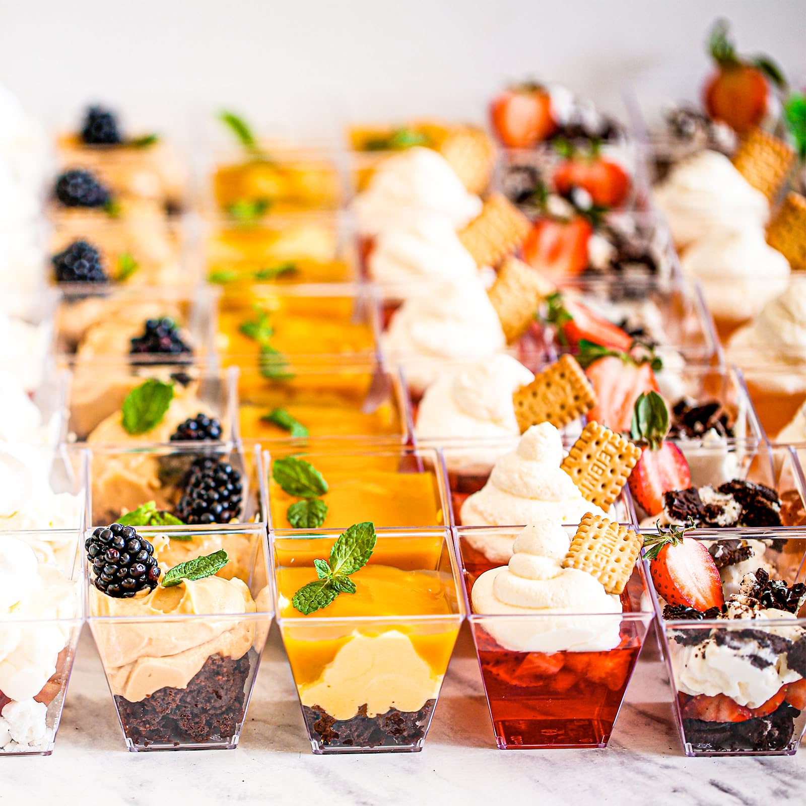 30 Stück Dessertgläser Plastik 60 ml, mit Deckel und Löffeln, Dessertbecher P-lastik Wiederverwendbar, Dessertschalen Eckig Plastik, Desserttasse für Mousse Pudding Eiscreme Dessert Party Picknick Küche, Haushalt & Wohnen