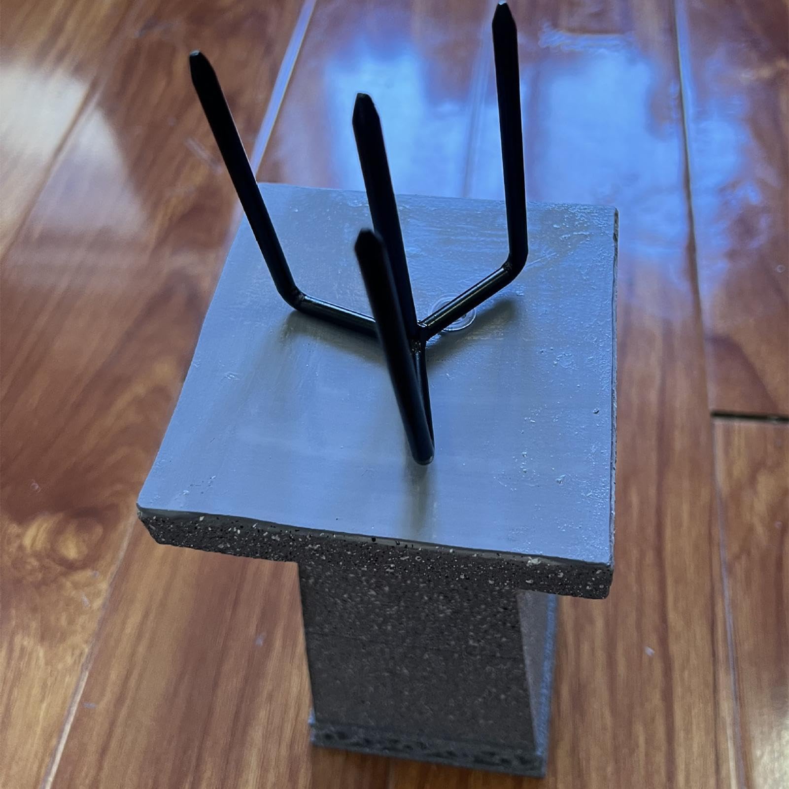 Friedhofsvasen für Grab – 13 x 13,5 x 33 cm Grabsteinvasen – solarbeleuchtete Outdoor-Gartendekoration mit Spikes für Hof, Friedhofsbeleuchtung