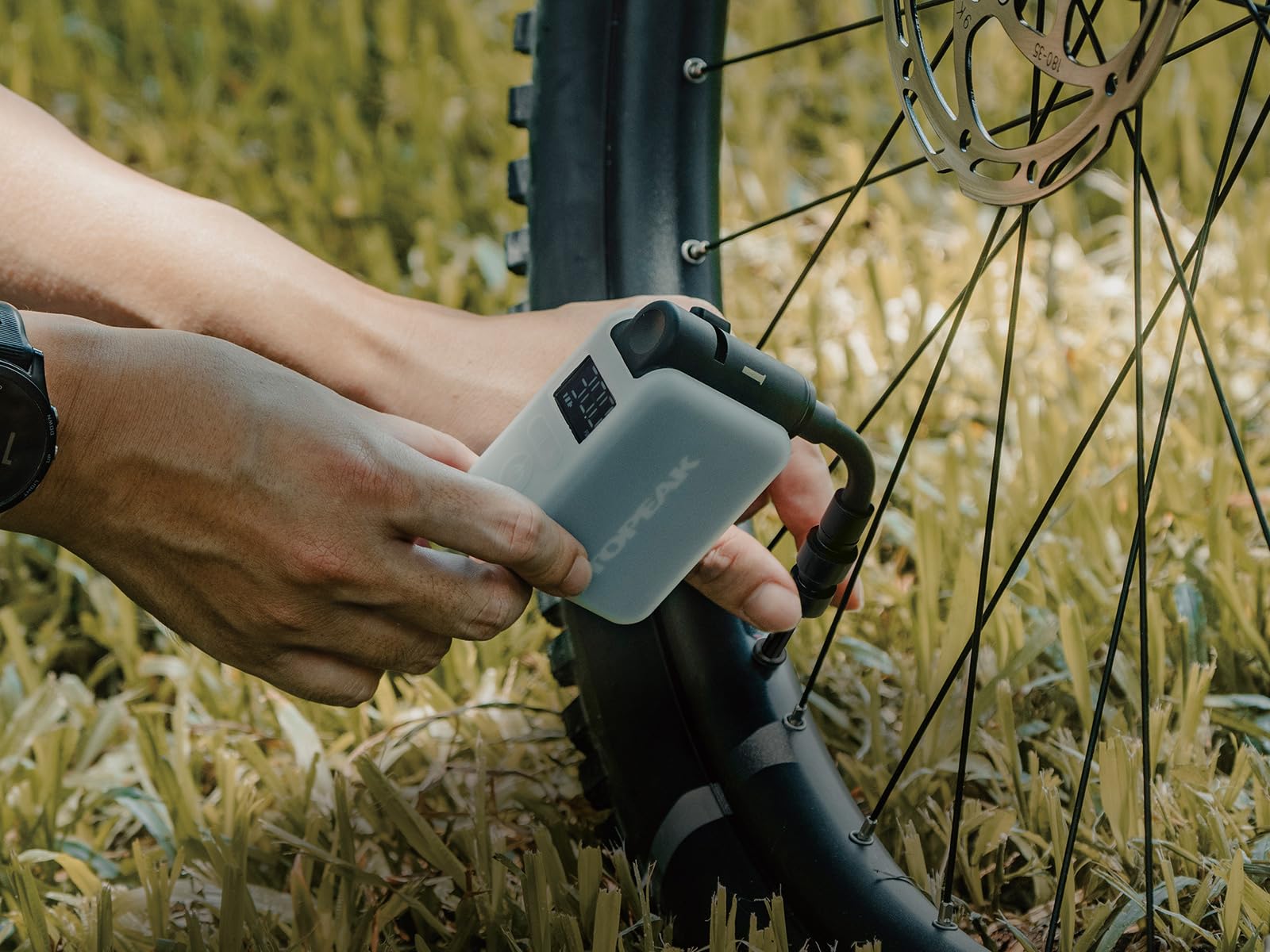 Amazon.com : Topeak E‑Booster Digital Electric Mini Pump