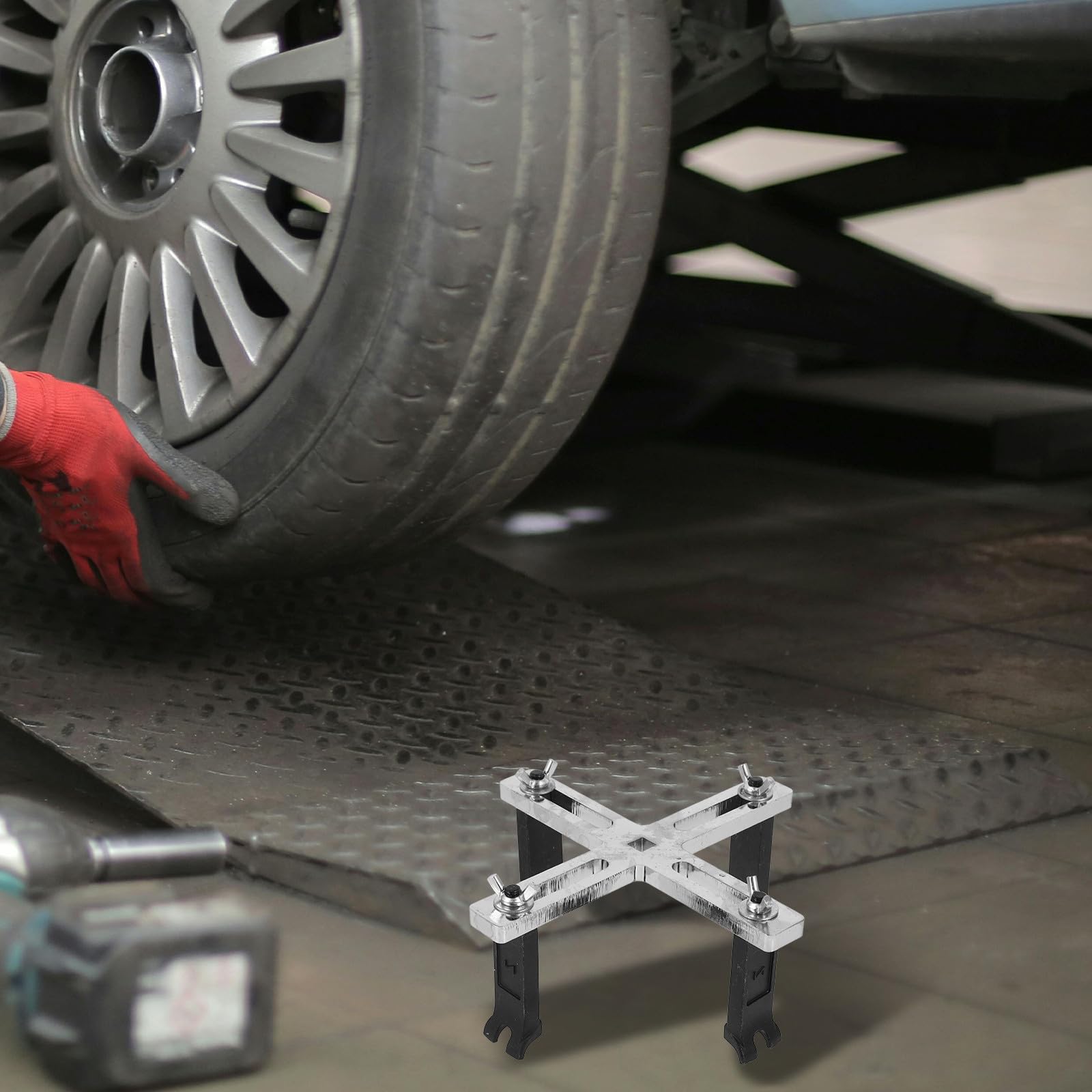 Abaodam Clé à Molette Réglable pour Couvercle de Réservoir à Carburant en Acier Chrome-vanadium Argenté Conception à 4 Griffes, Outil Fiable pour Réparation Automobile