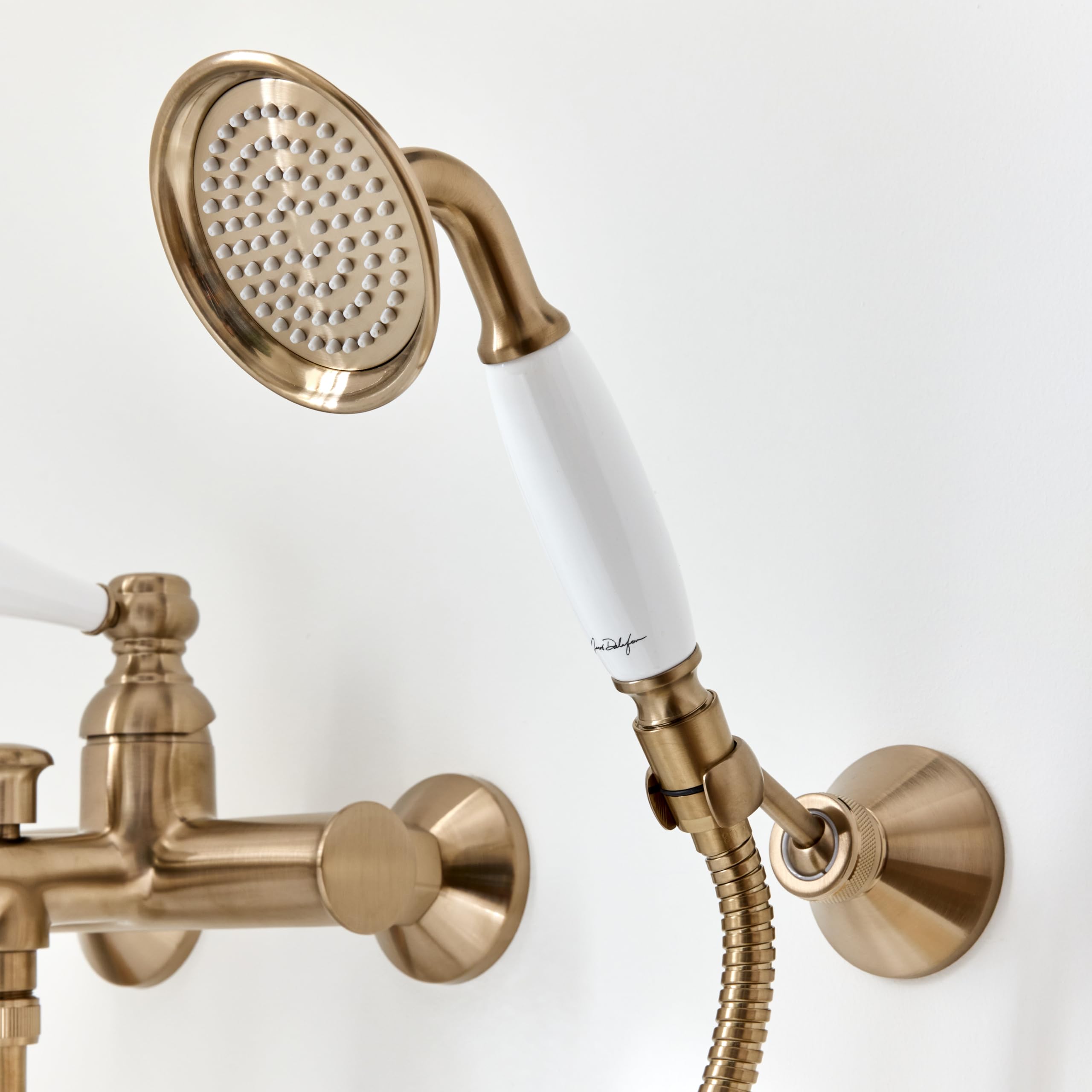 Jacob Delafon - Set de douche Louise - Avec Crochet, Flexible et douchette - Design Rétro - Économie d’eau - 150x8,50x7,30 cm - Finition Bronze - E24365-BCN