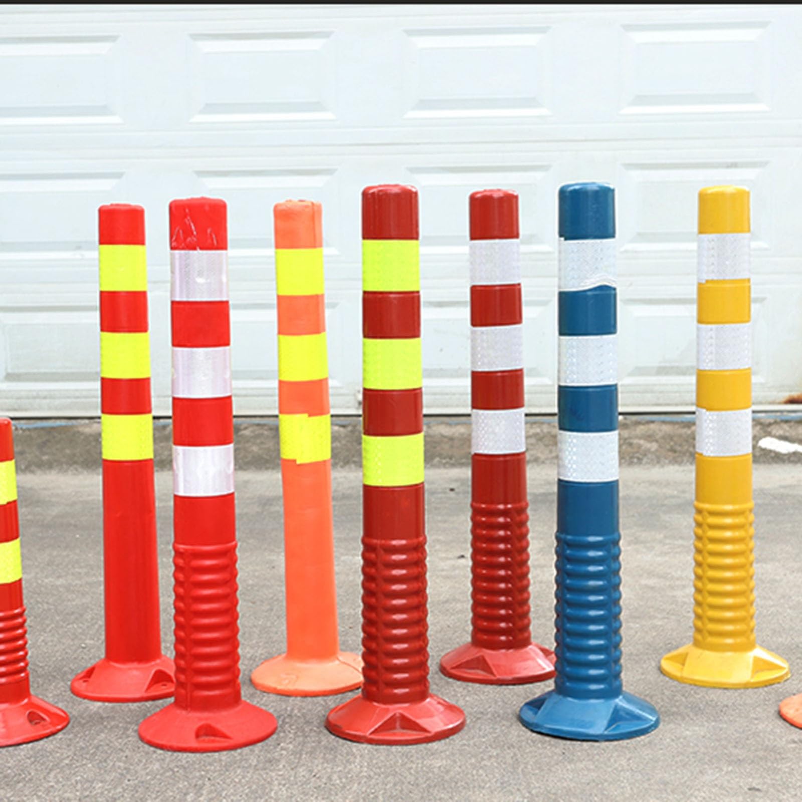 Poteaux de stationnement, 4/6/8 cônes de signalisation Flexibles de 74 cm avec Bandes réfléchissantes - Bornes de sécurité durables pour Le stationnement et Les Chantiers, pour Les trottoirs